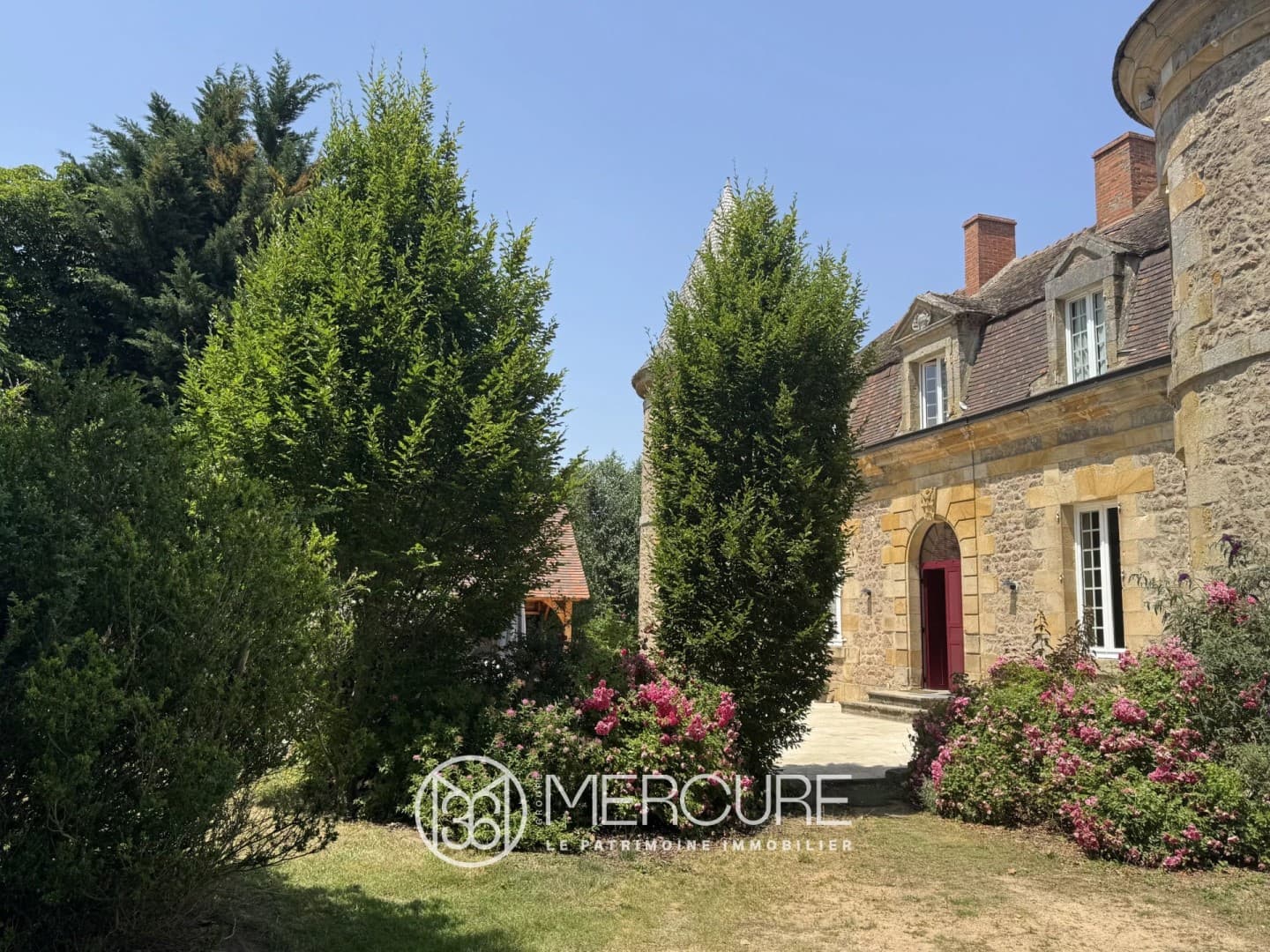 Château with Guesthouse and Swimming Pool in a Private Setting 3