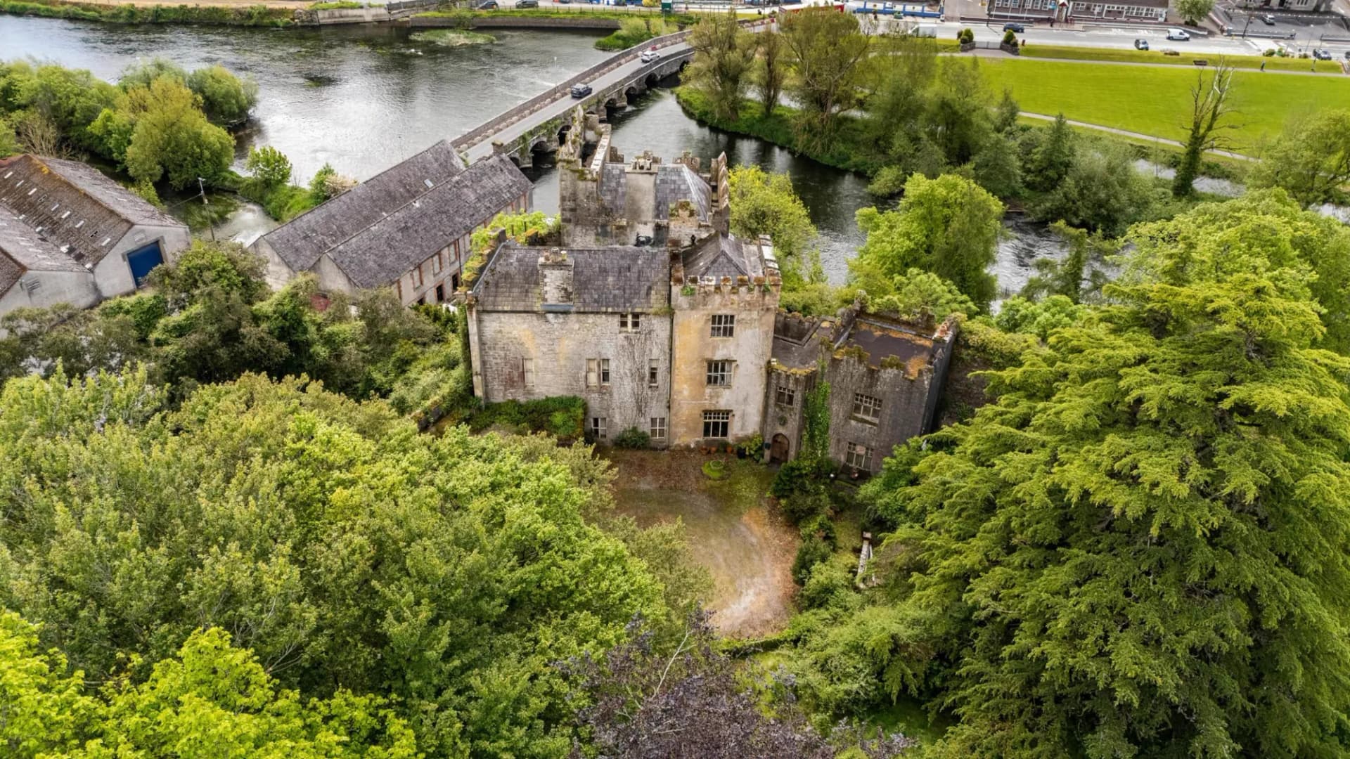 Historic Ardfinnan Castle with Panoramic Views and Fishing Rights 2
