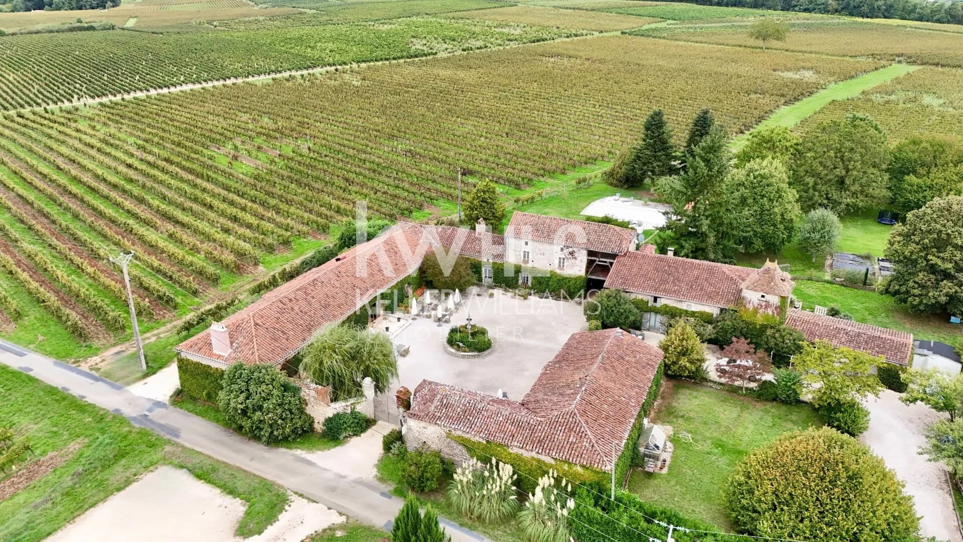Château with Restaurant and Gîtes in the Heart of the Lot 4