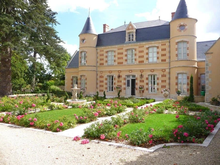 19th Century Château With Heated Pool And Caretaker's House — in France