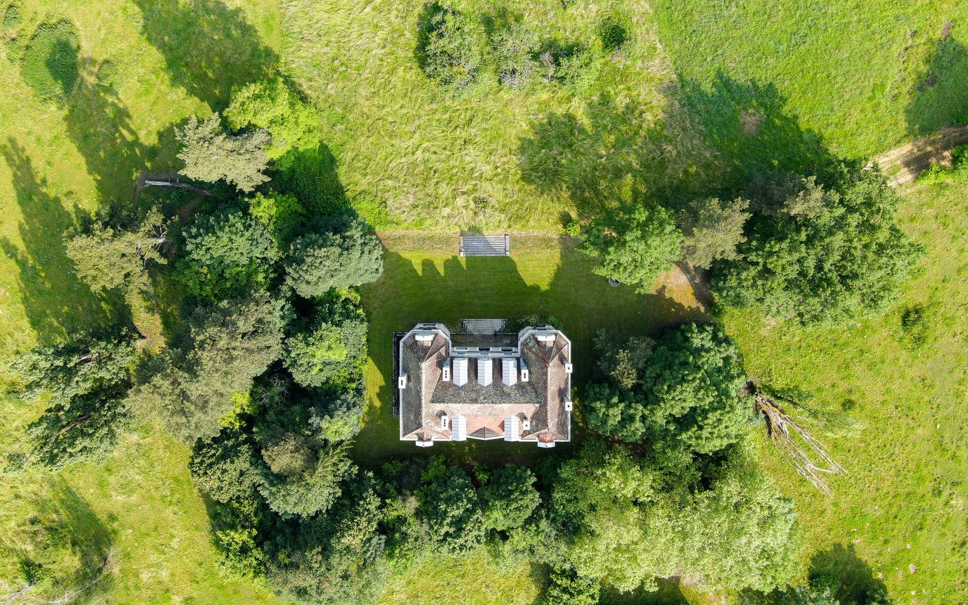 Château d’Humilly 40000 Sqm 10 Bedrooms 3