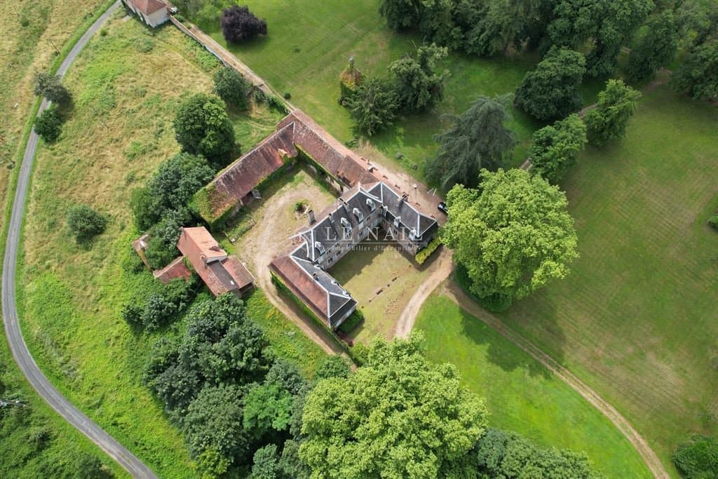 Charming 18th Century Château With Extensive Grounds 3