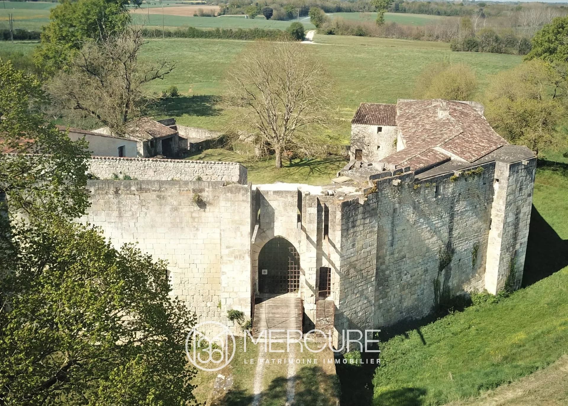 Historic 14th Century Castle With Guest Accommodations Near The Ocean