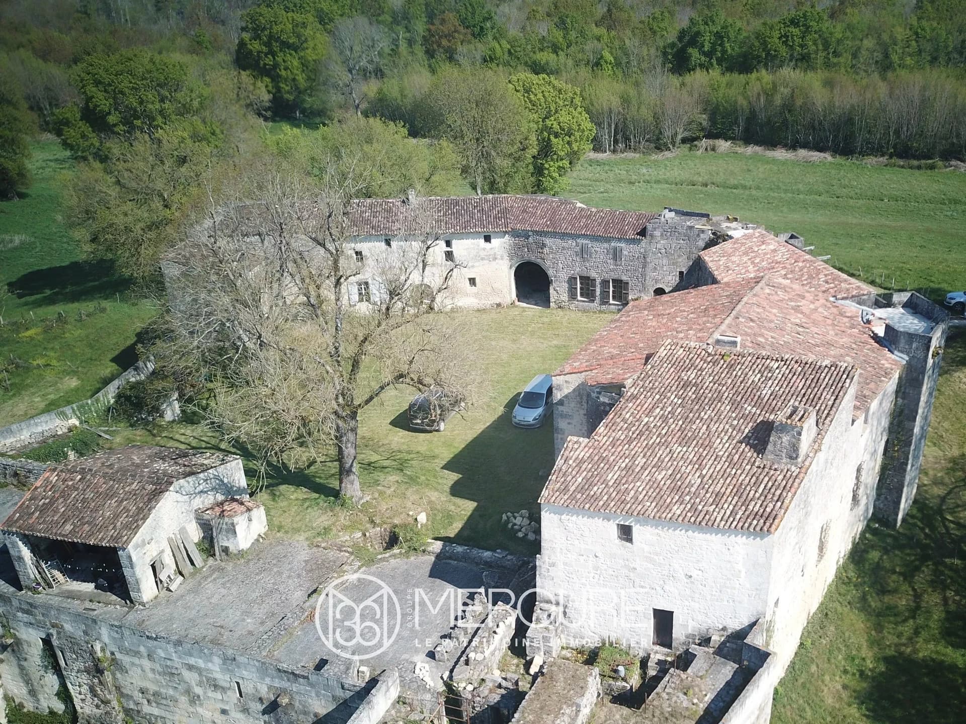 Historic 14th Century Castle With Guest Accommodations Near The Ocean 2