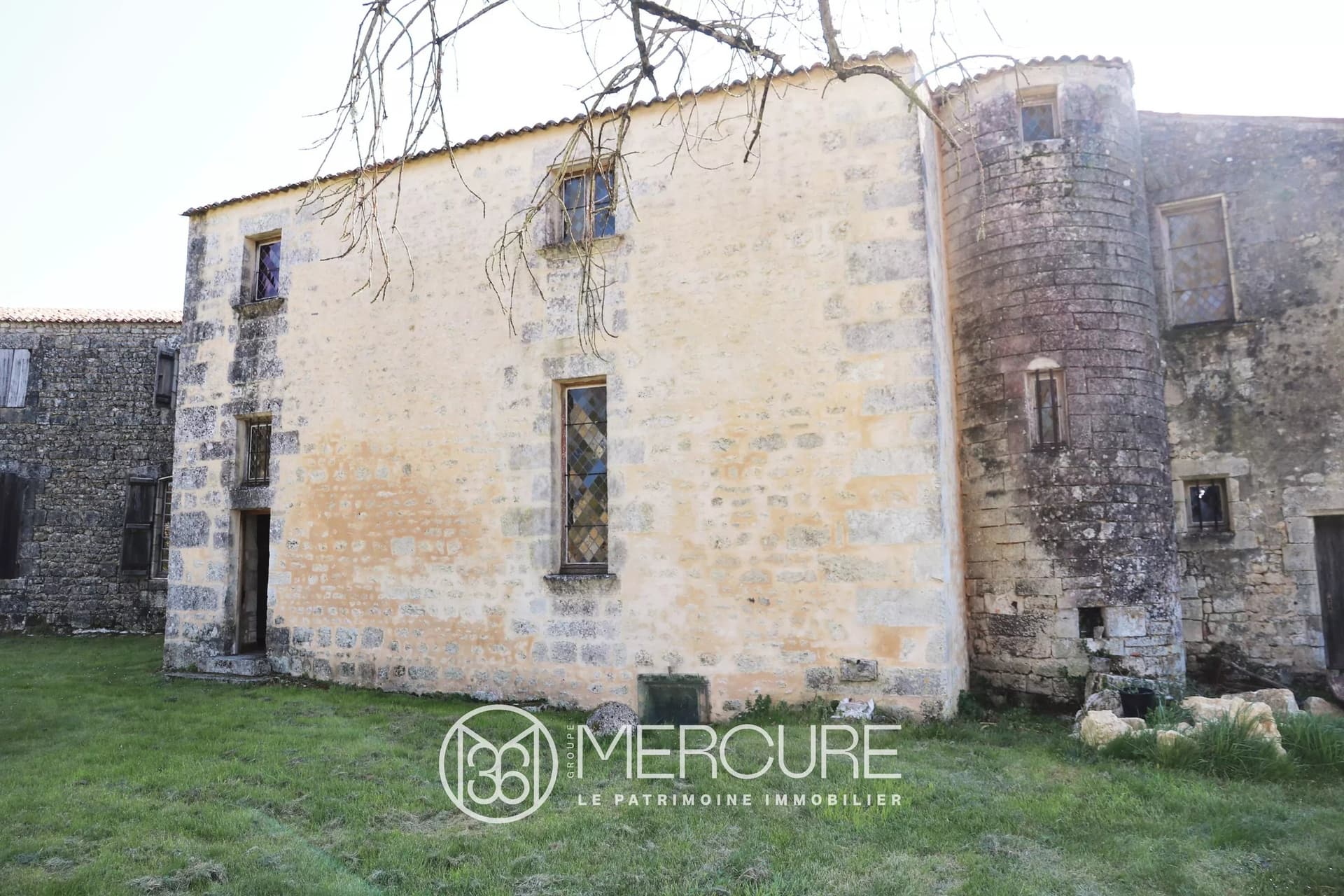Historic 14th Century Castle With Guest Accommodations Near The Ocean 4