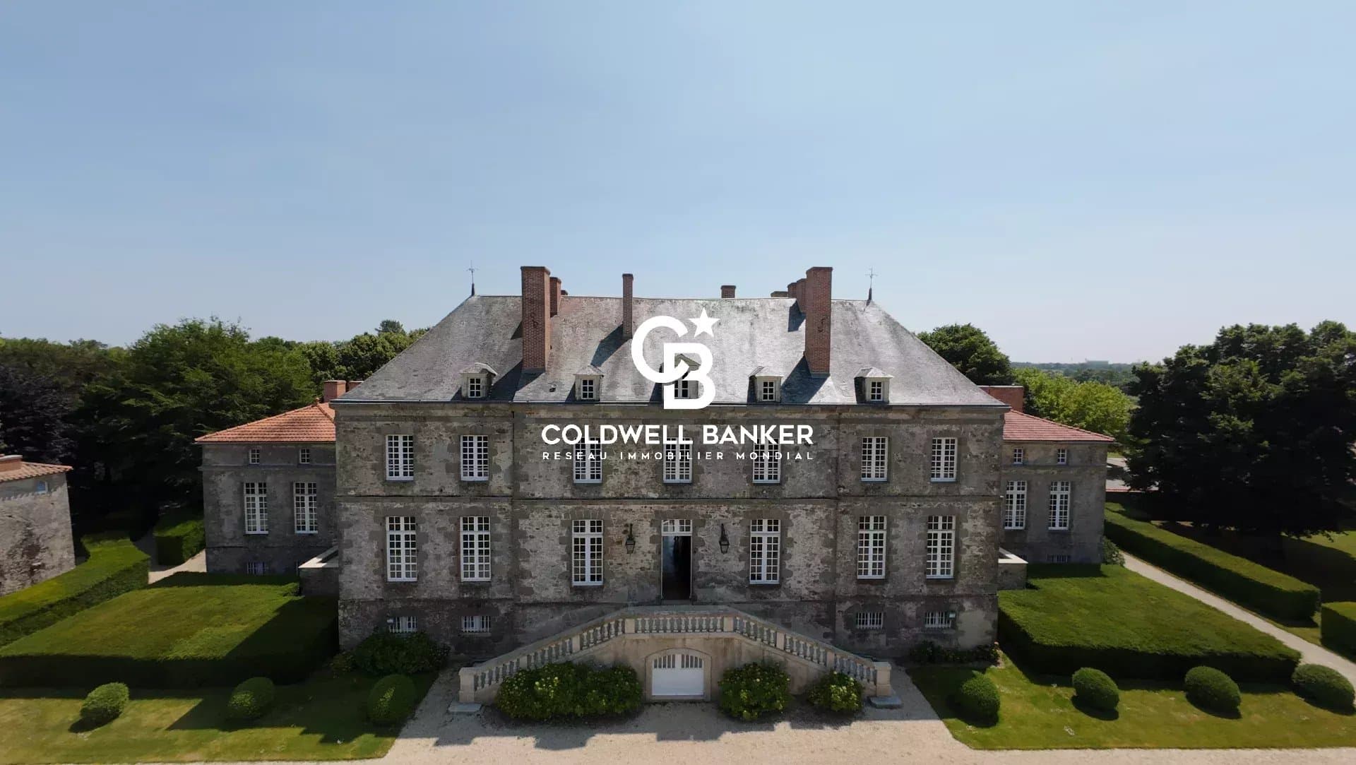 Prestigious Manor House with Heated Pool and Historical Features 2