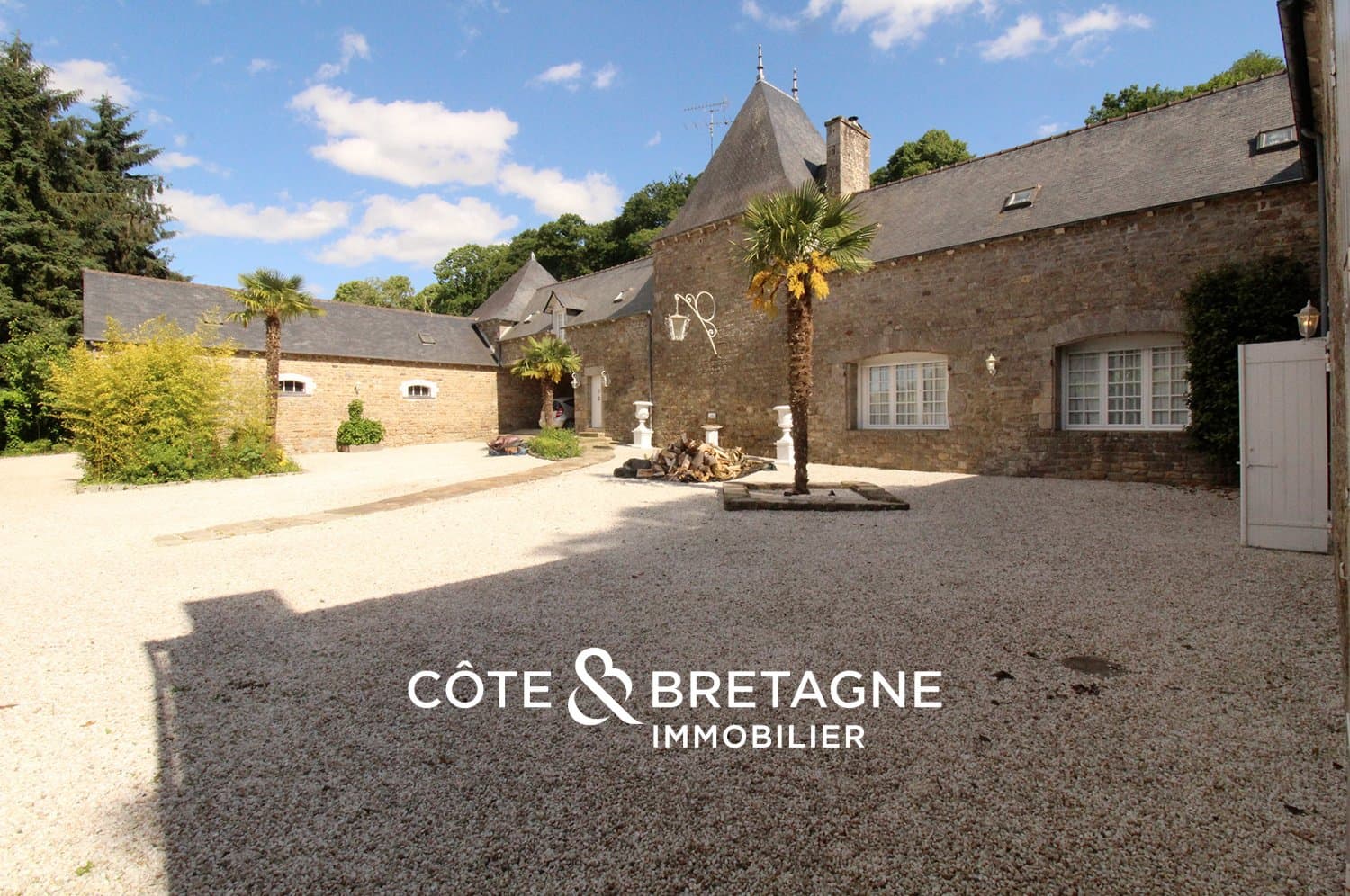 Charming 19th Century Manor With Lush Grounds Near The Sea 4