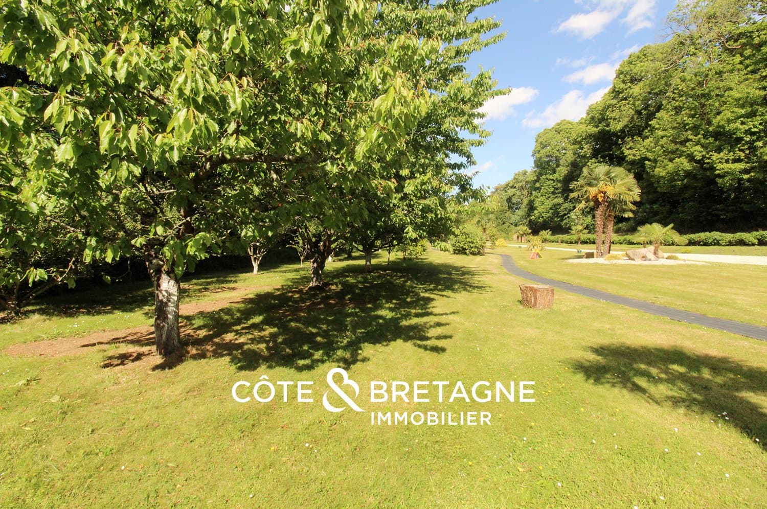 Charming 19th Century Manor With Lush Grounds Near The Sea 5