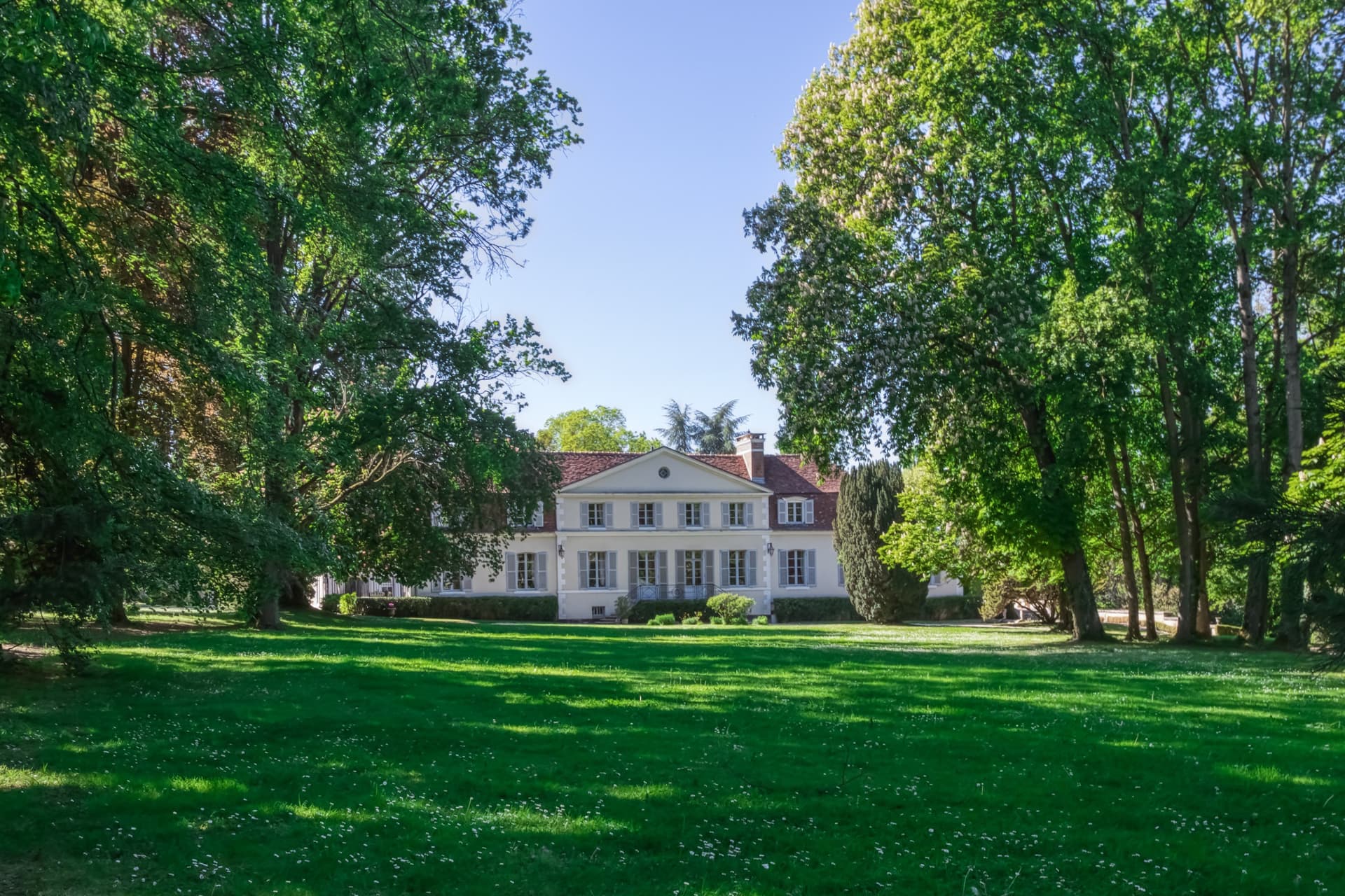 Elegant Neo-Classical Château with Magnificent Park and Caretaker's House 2