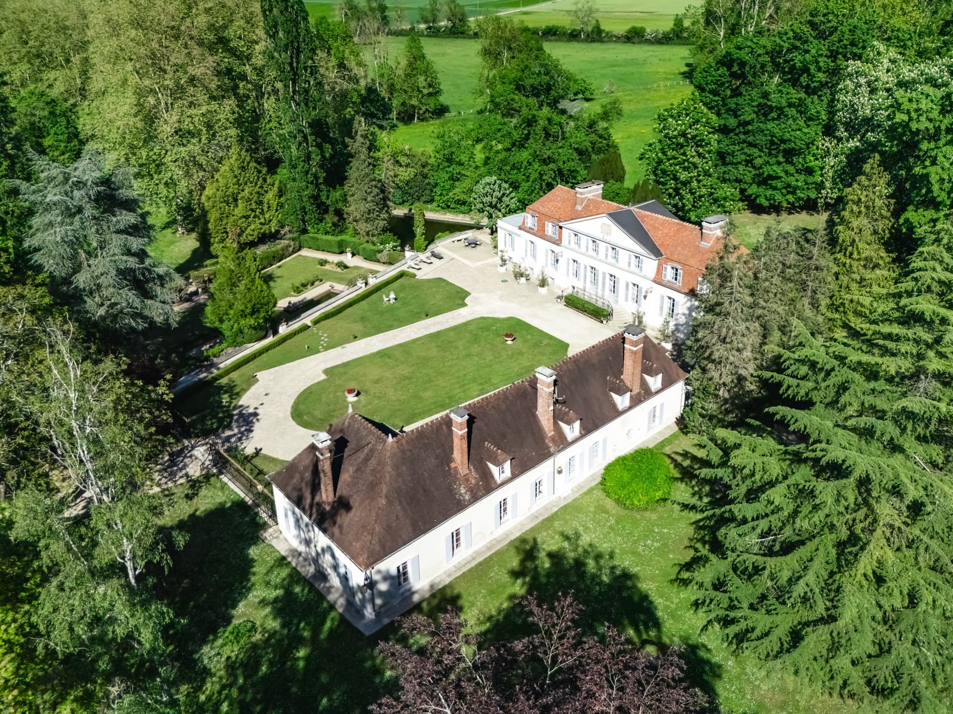 Elegant Neo-Classical Château with Magnificent Park and Caretaker's House 4