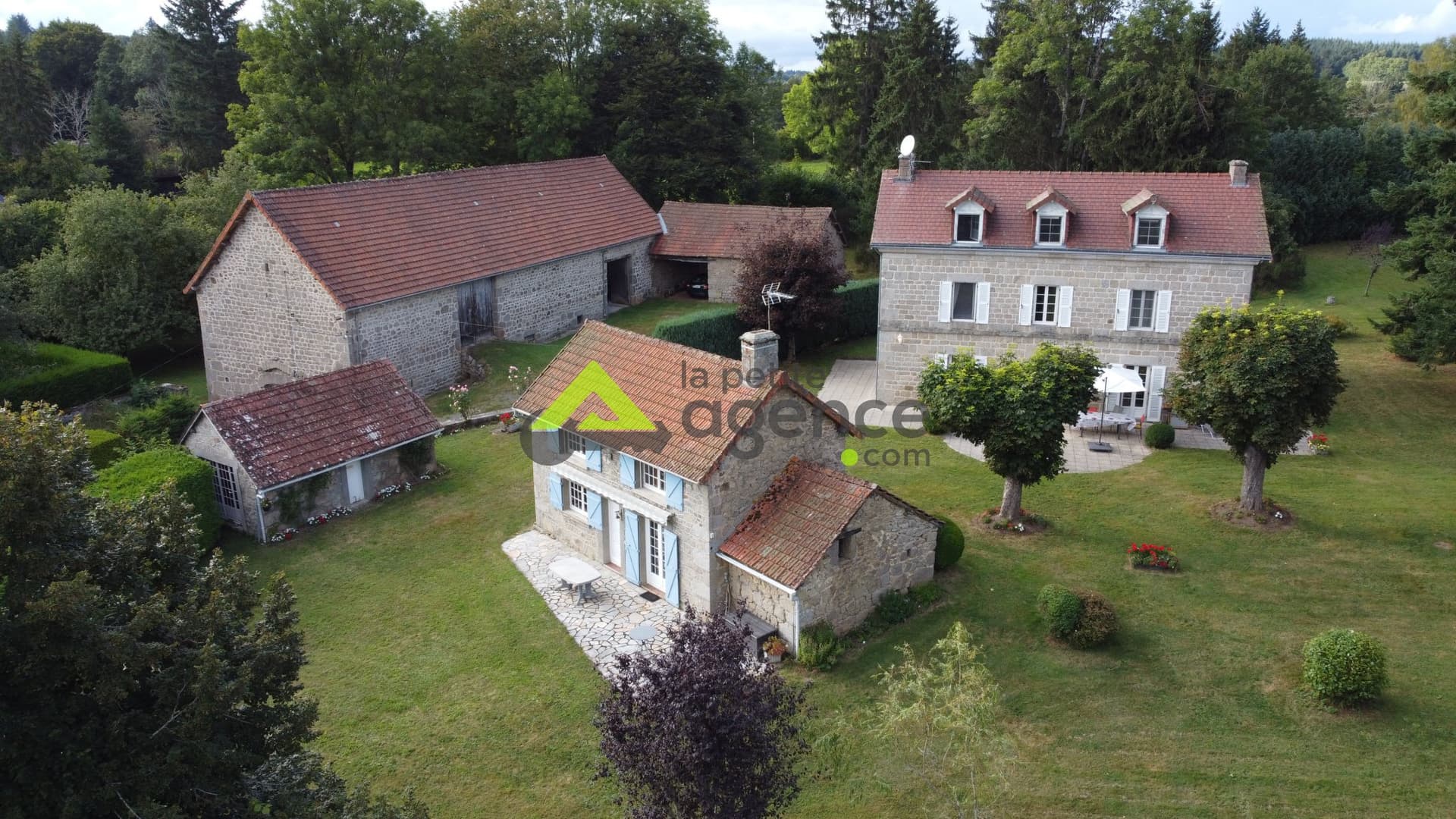 Exceptional Estate With Guest House, Gîtes And Expansive Barn