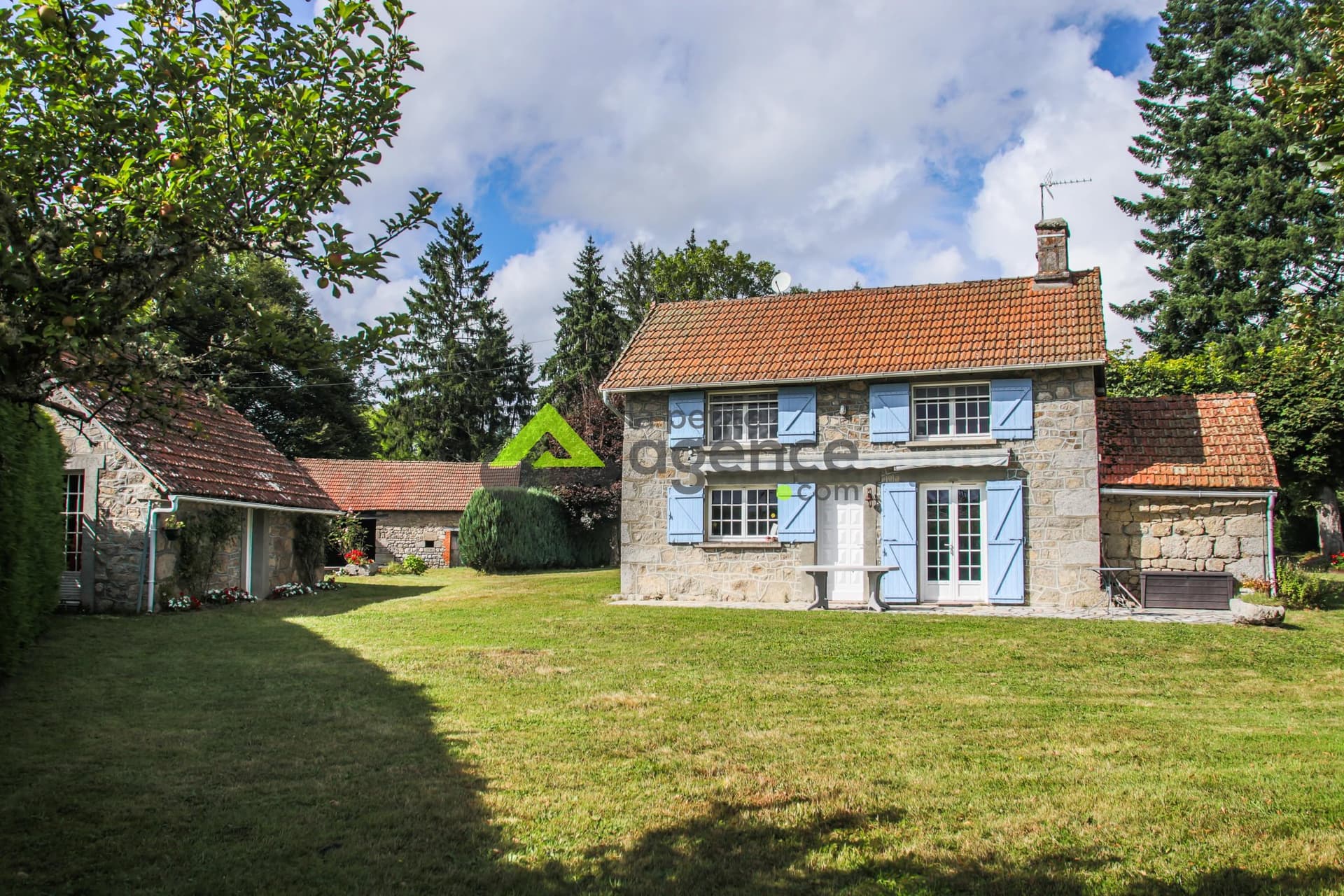 Exceptional Estate With Guest House, Gîtes And Expansive Barn 3