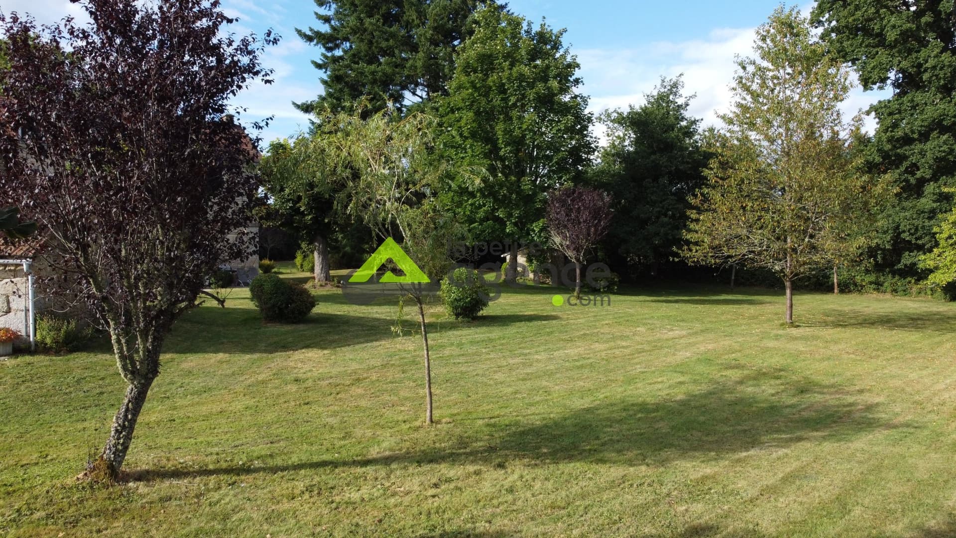 Exceptional Estate With Guest House, Gîtes And Expansive Barn 4