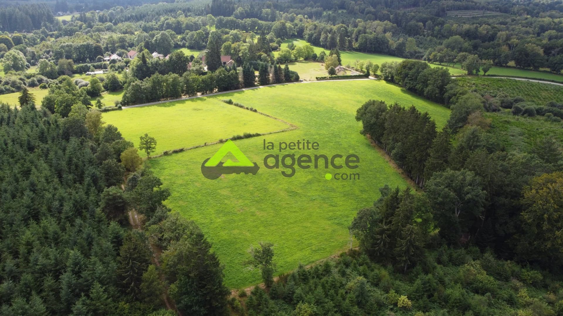 Exceptional Estate With Guest House, Gîtes And Expansive Barn 2