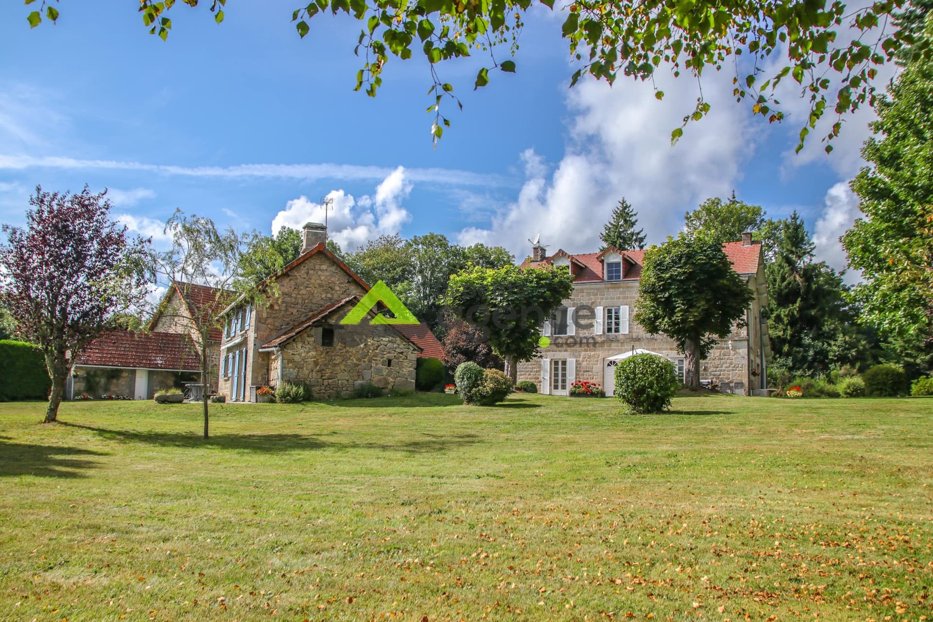 Exceptional Estate With Guest House, Gîtes And Expansive Barn 5