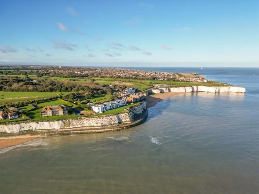 Contemporary Duplex Penthouse with Panoramic Sea Views 3