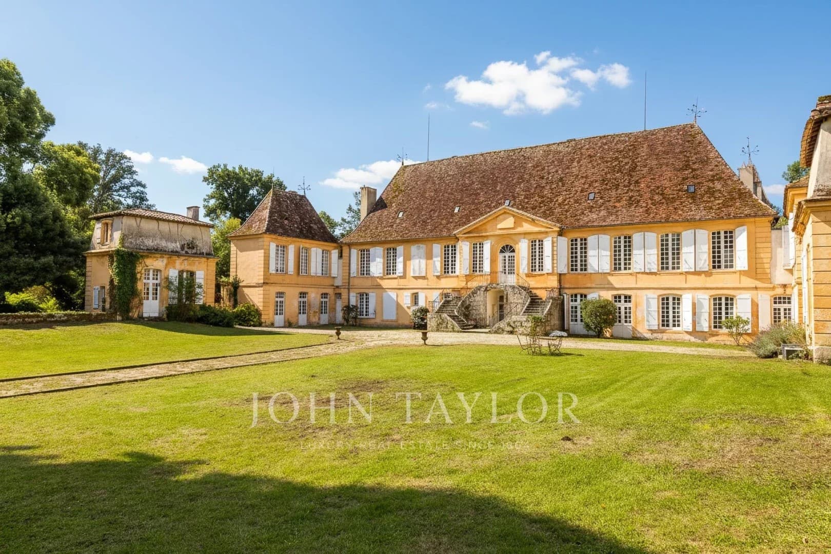 Elegant 18th Century Château in a Preserved Estate 5