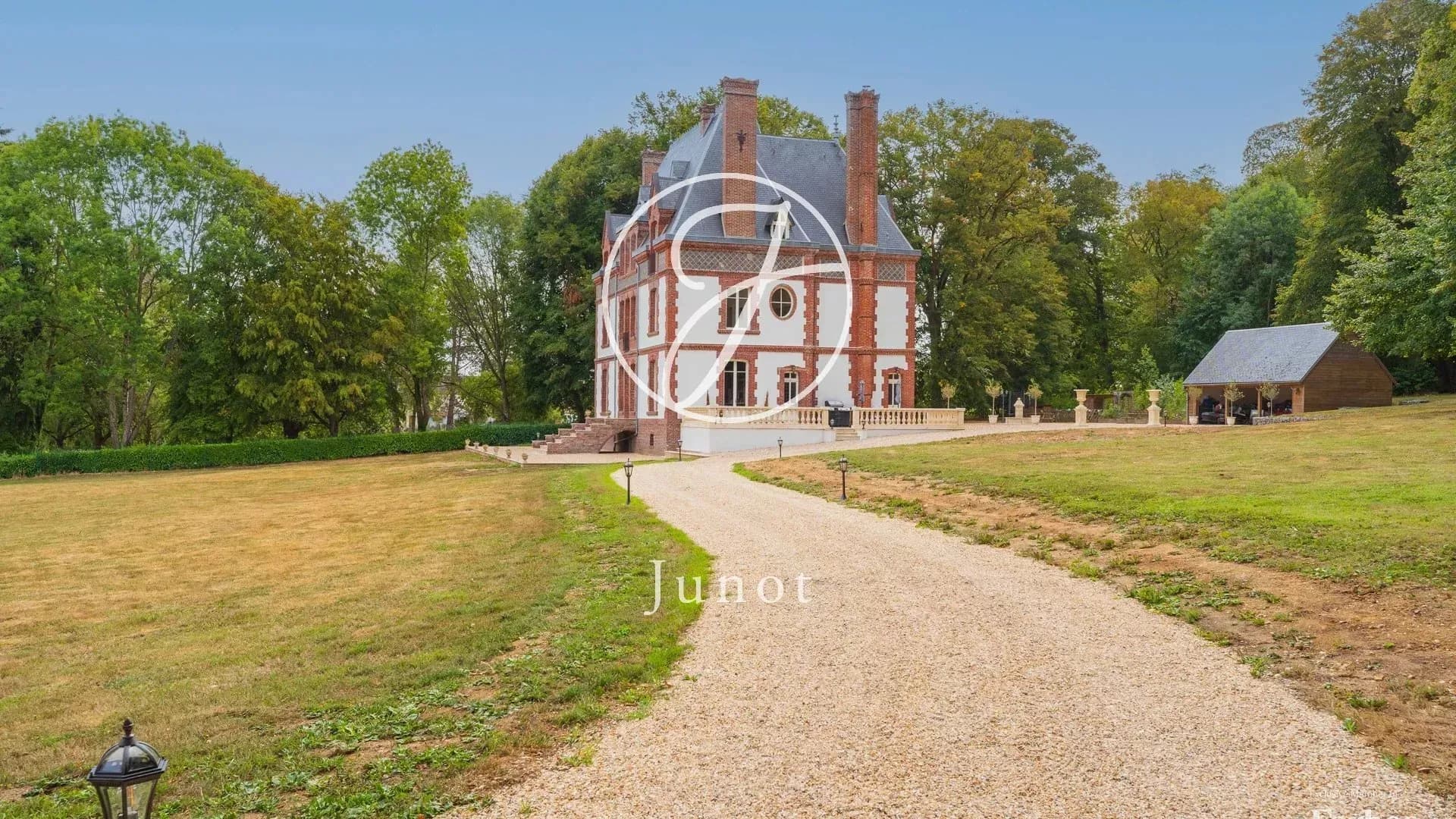 Charming 19th Century Castle With Expansive Park And Modern Comforts 3