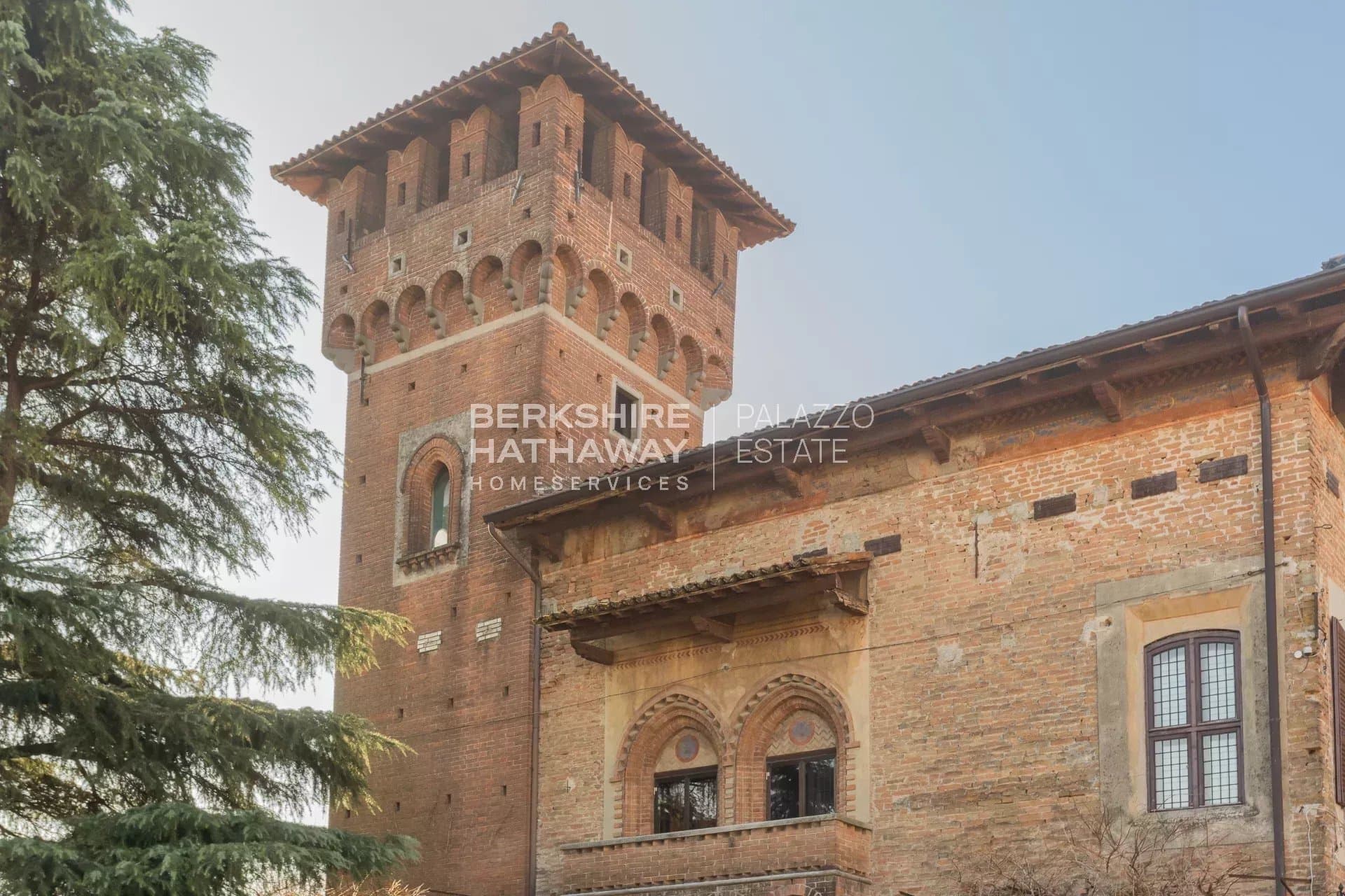 Historic Medieval Castle With Guardhouse And Stable In Lombardy 2