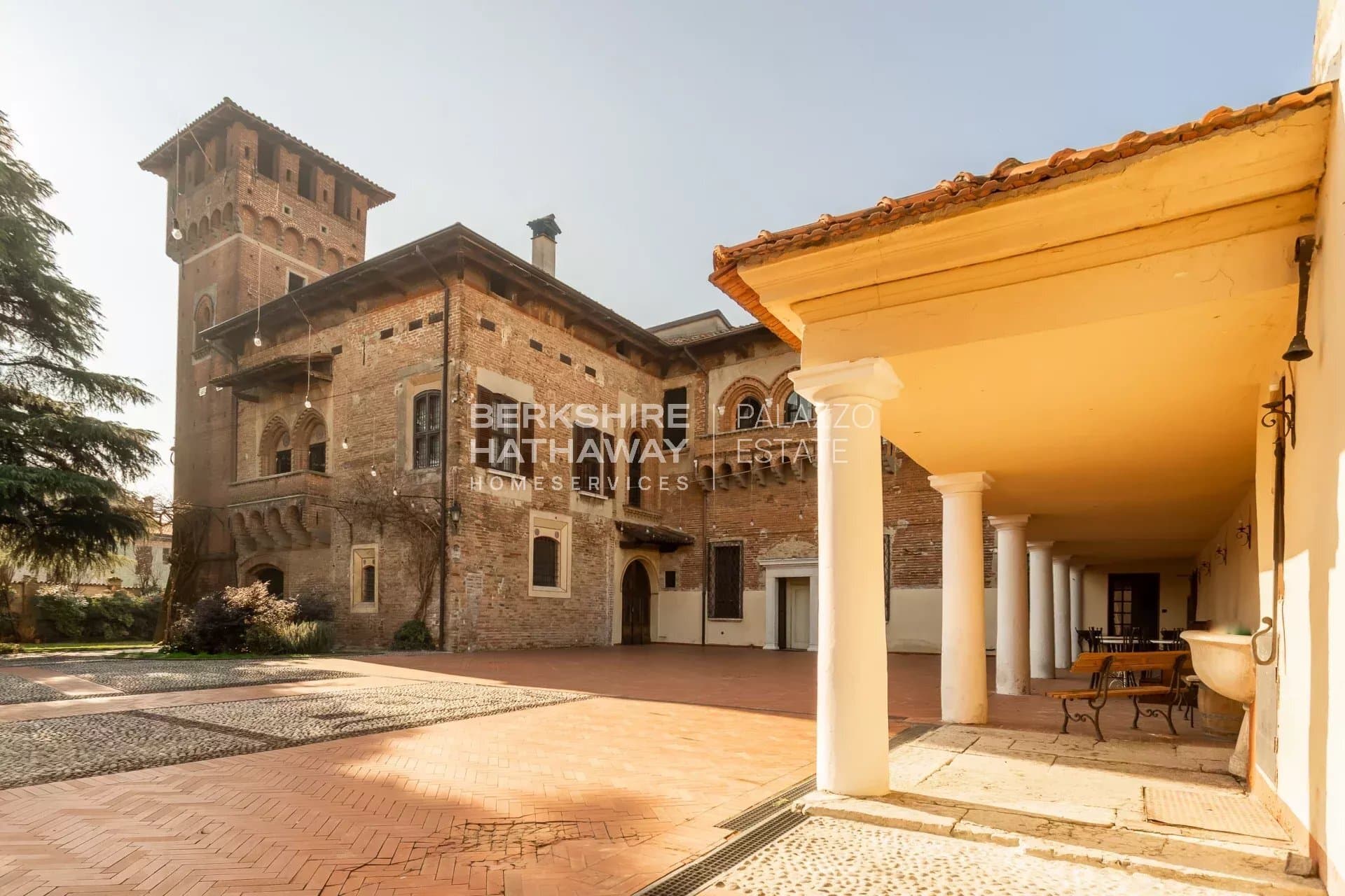 Historic Medieval Castle With Guardhouse And Stable In Lombardy 4