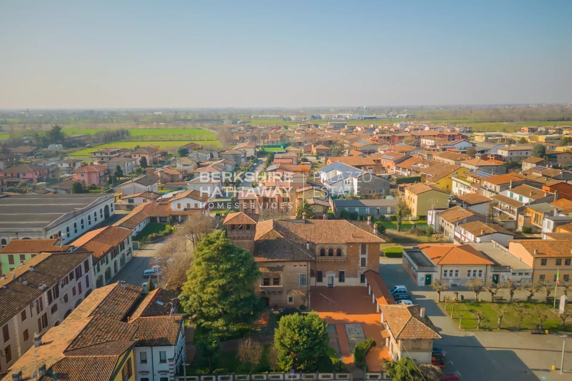Historic Medieval Castle With Guardhouse And Stable In Lombardy 3