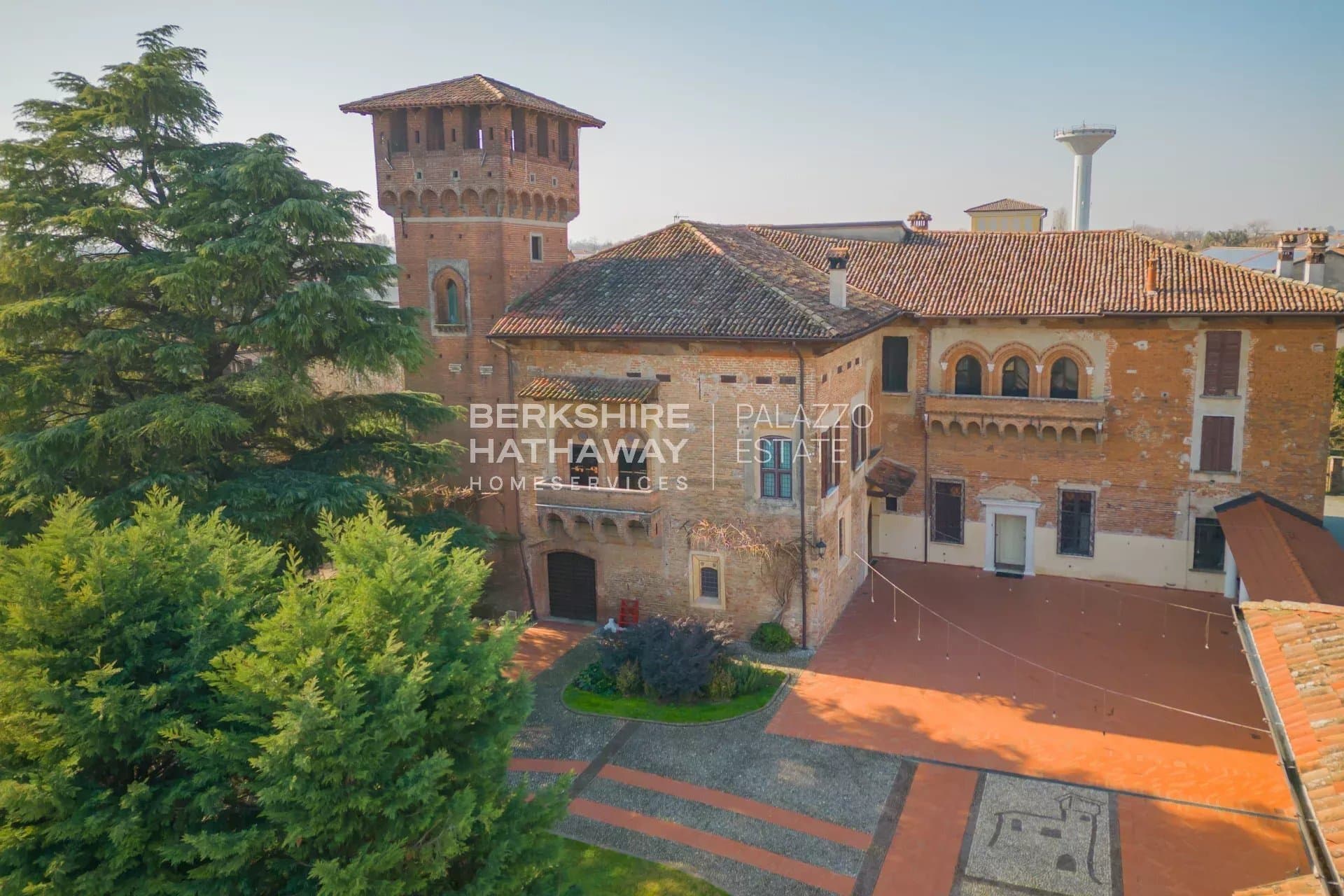 Historic Medieval Castle With Guardhouse And Stable In Lombardy 4