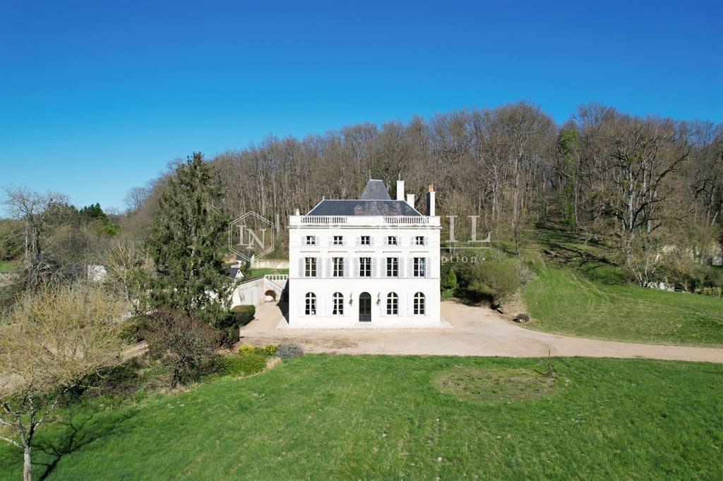 19th Century Château with Extensive Estate in the Loire Valley — Château for sale in Maine-et-Loire, France