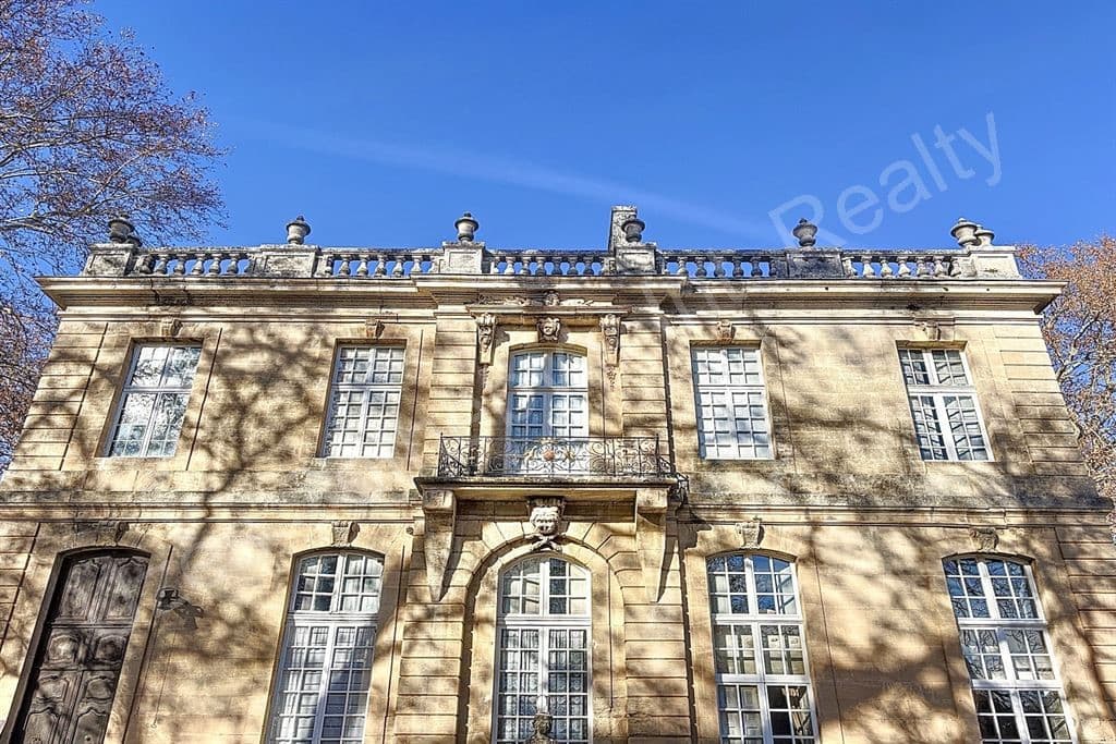 Exceptional Castle in a 15-Hectare Park in Provence 3