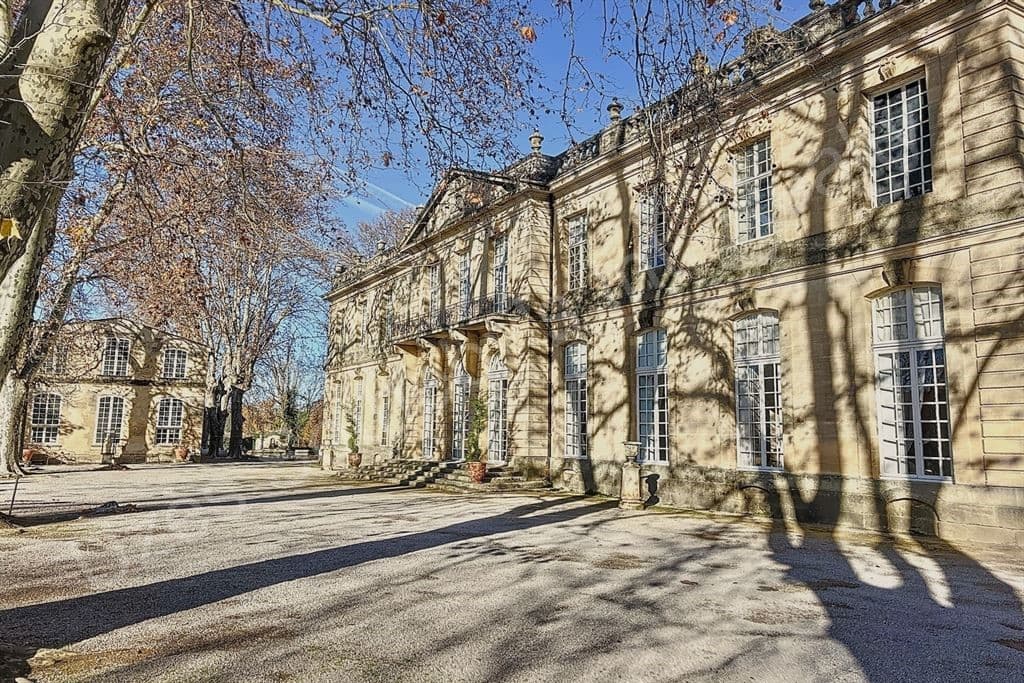 Exceptional Castle in a 15-Hectare Park in Provence 4