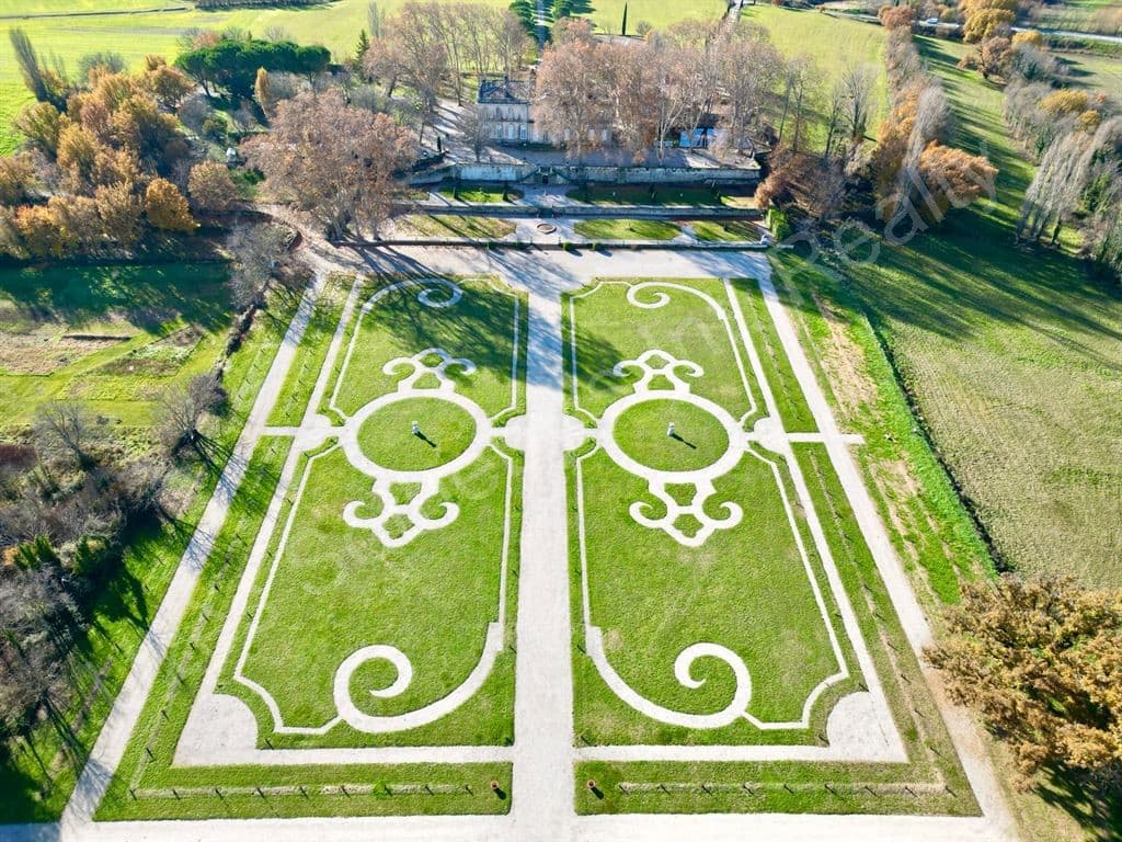Exceptional Castle in a 15-Hectare Park in Provence 5