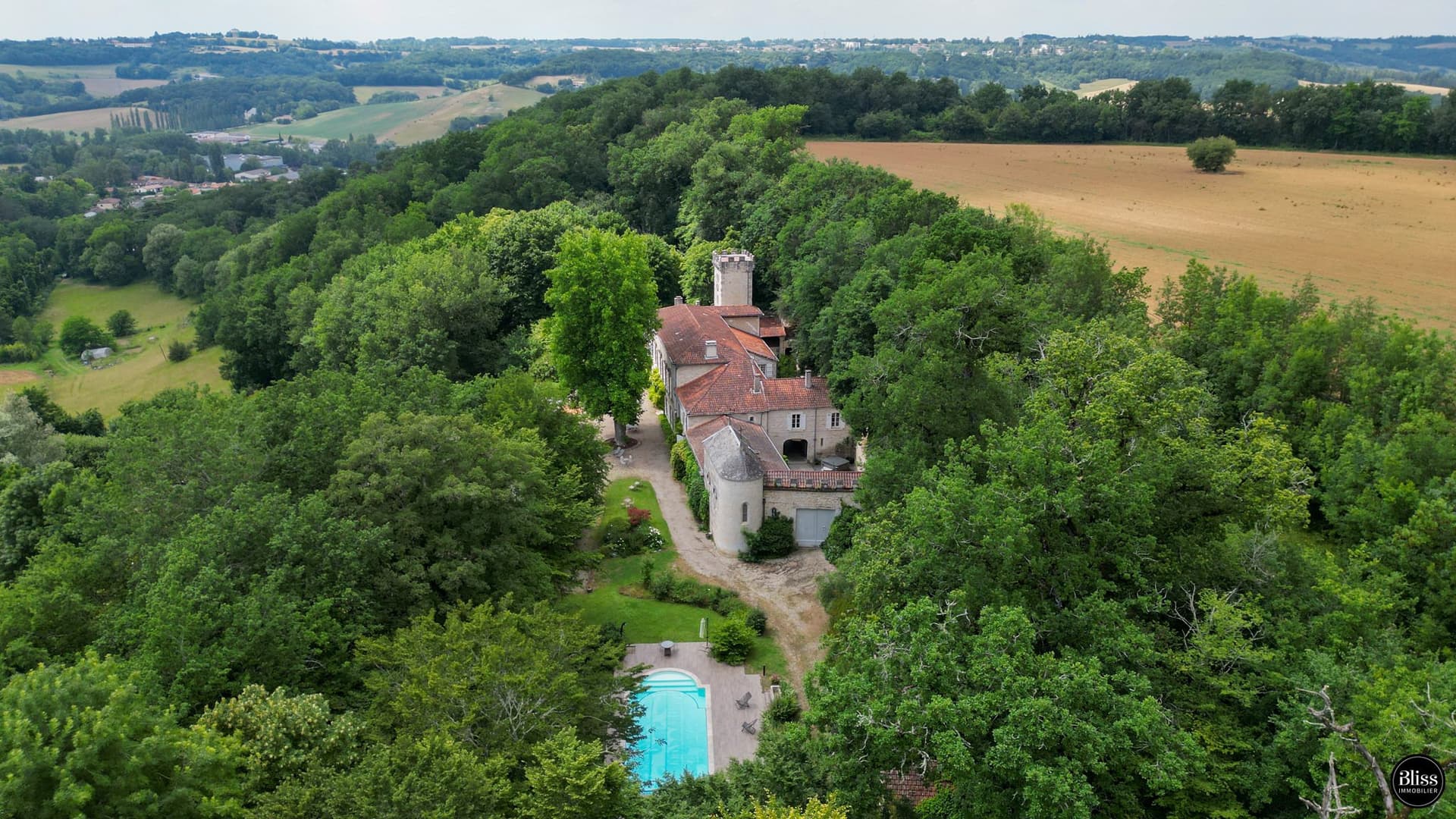 Exquisite 16th Century Château With Swimming Pool And Spa 4