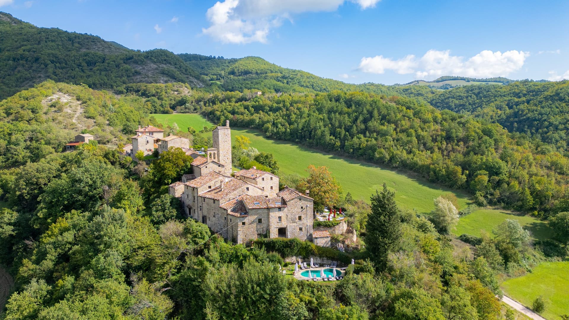 Charming 12th Century Castle-Hamlet With Luxurious Accommodations 2