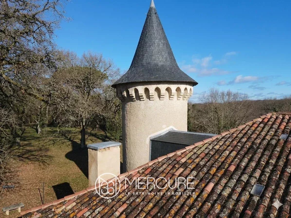 Historic Castle With Inner Courtyard And Chapel In Scenic Grounds 5