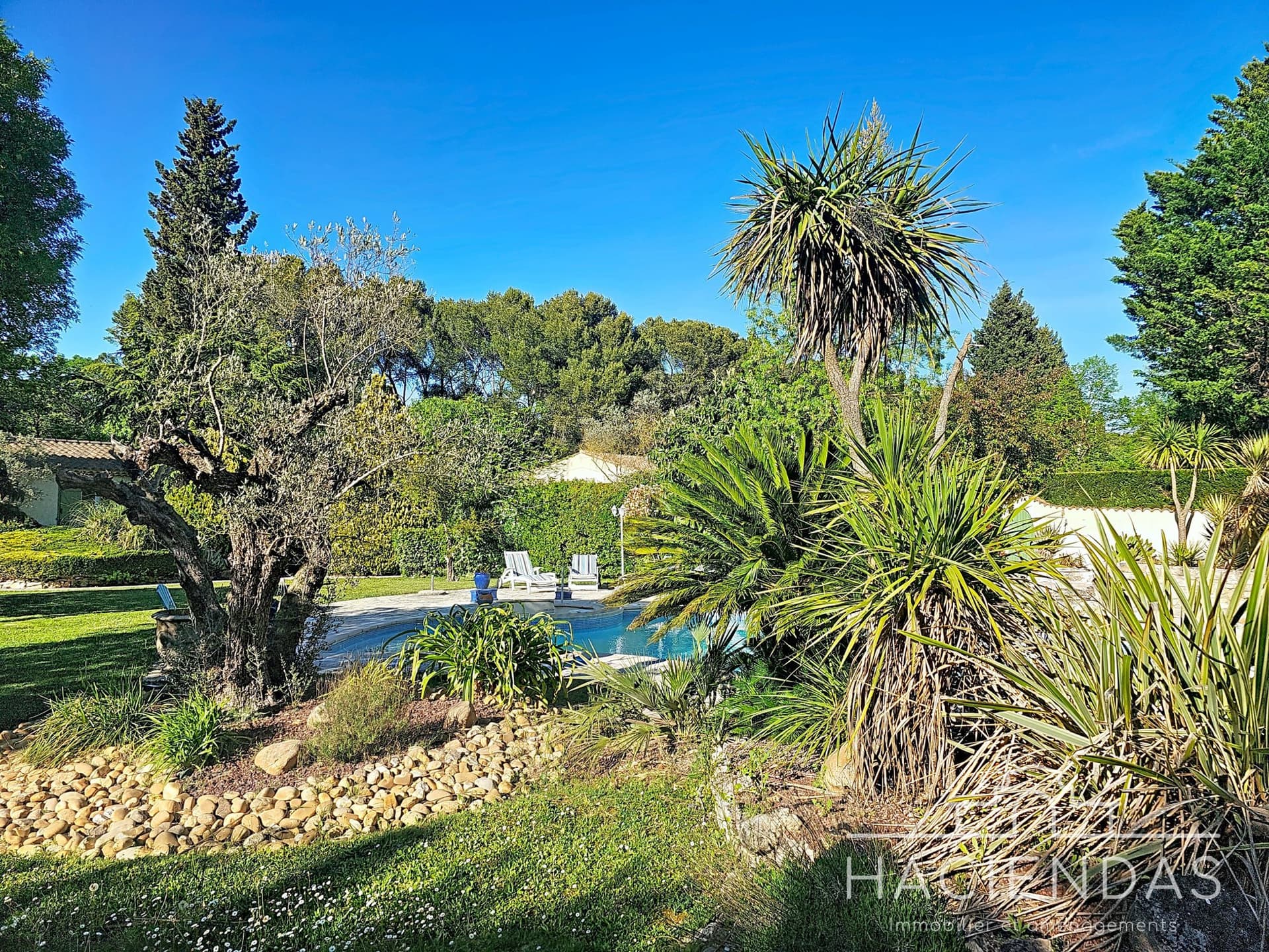 Elegant Character Property with Pool and Landscaped Garden Near Aix En Provence 2