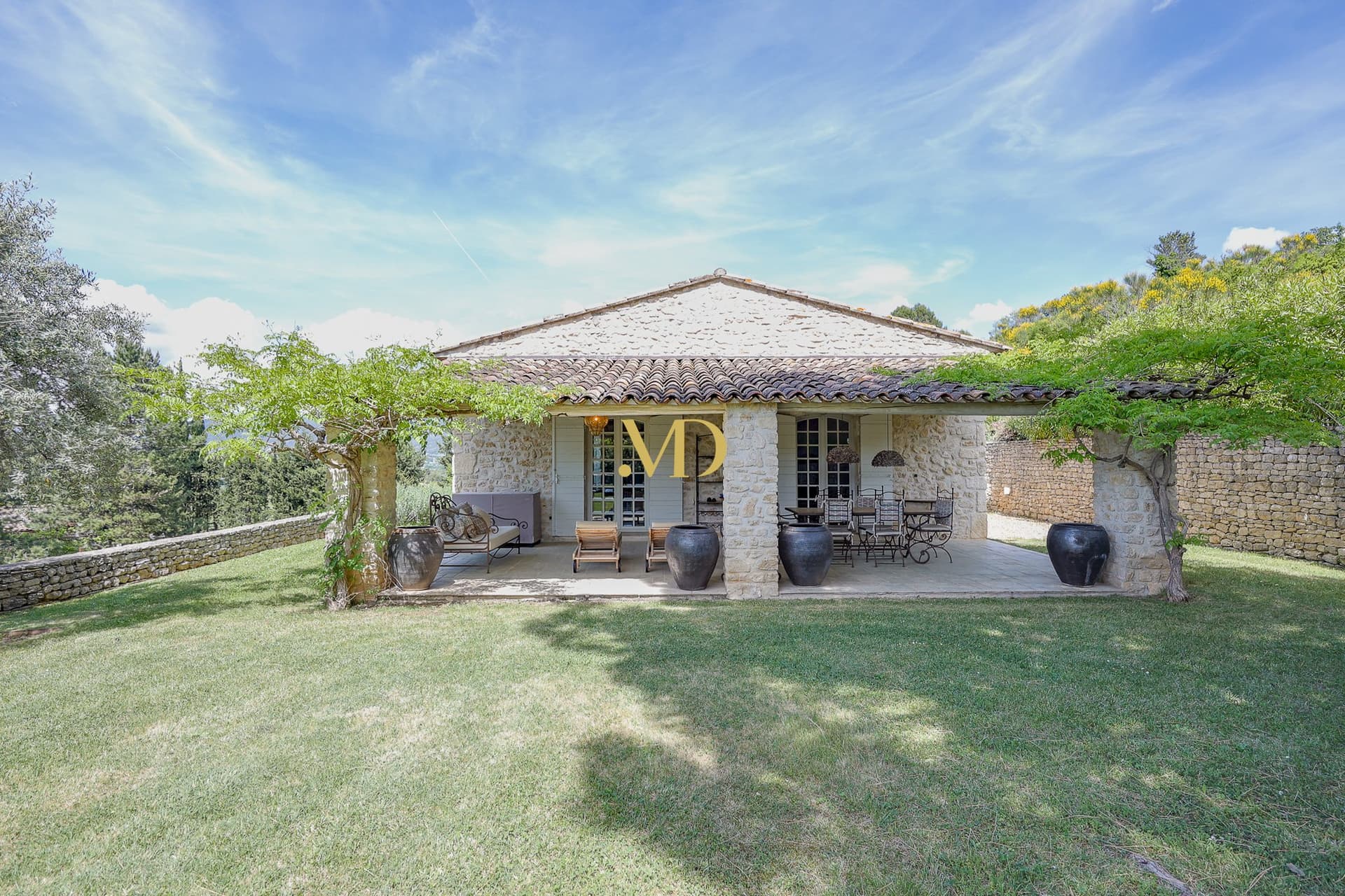 Exceptional Provençal Property With Panoramic Views And Swimming Pool 3
