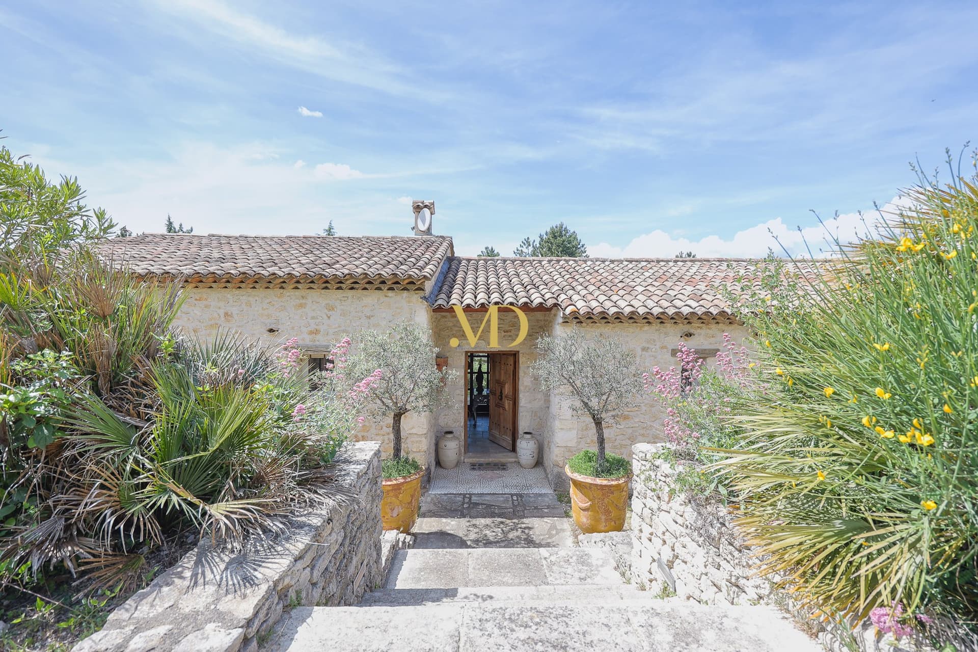 Exceptional Provençal Property With Panoramic Views And Swimming Pool 4
