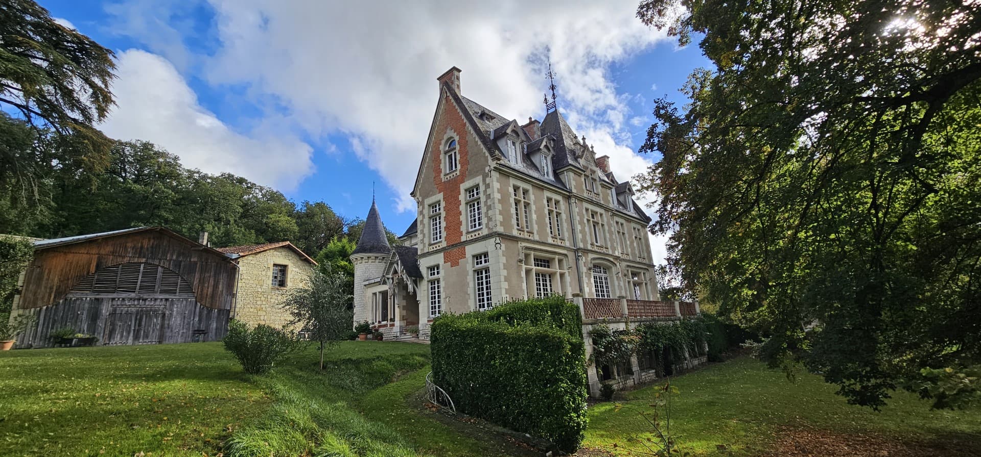 19th Century Château With Equestrian Estate And Outbuildings 4