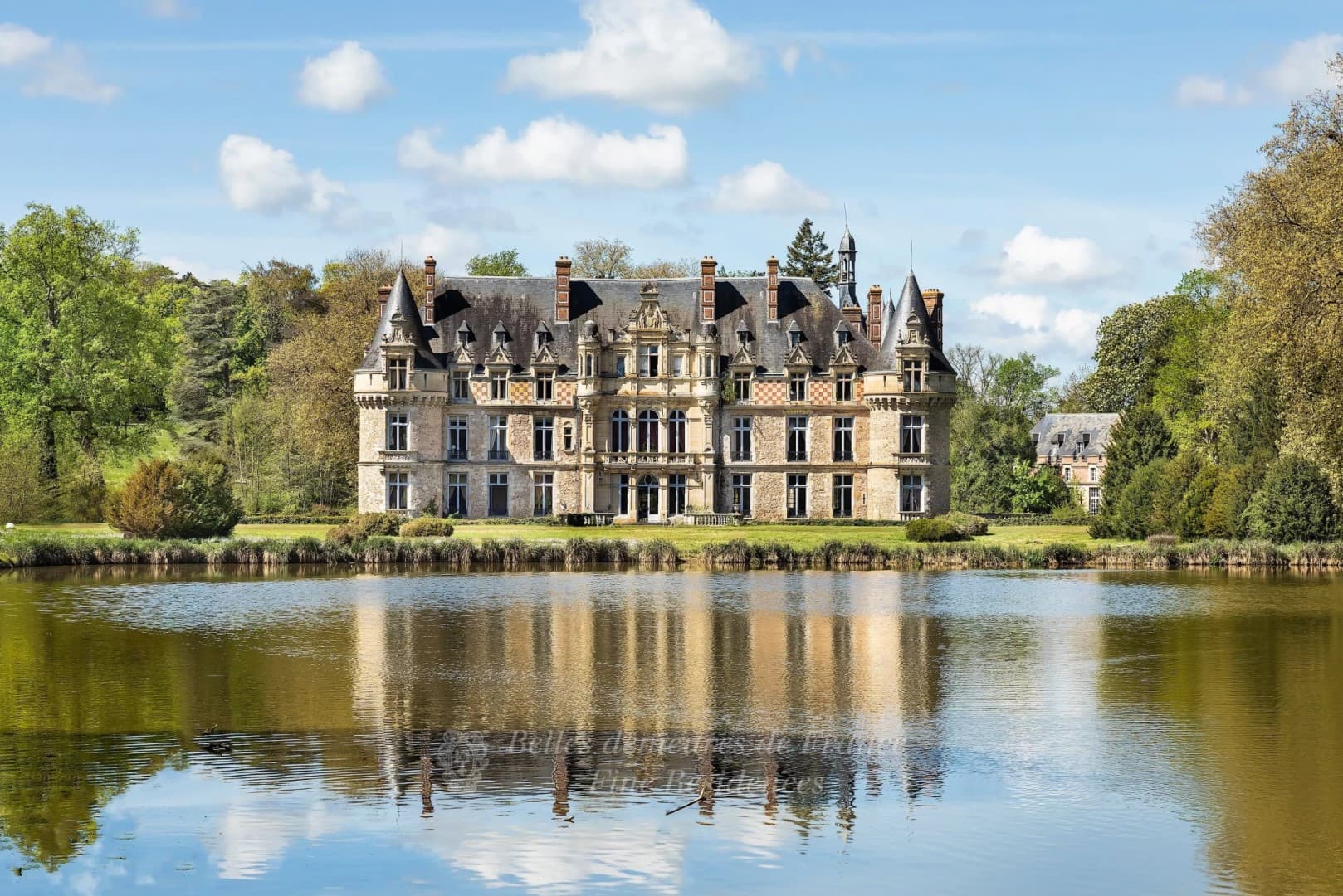 Château d'Esclimont 4000.0 Sqm 50 Bedrooms