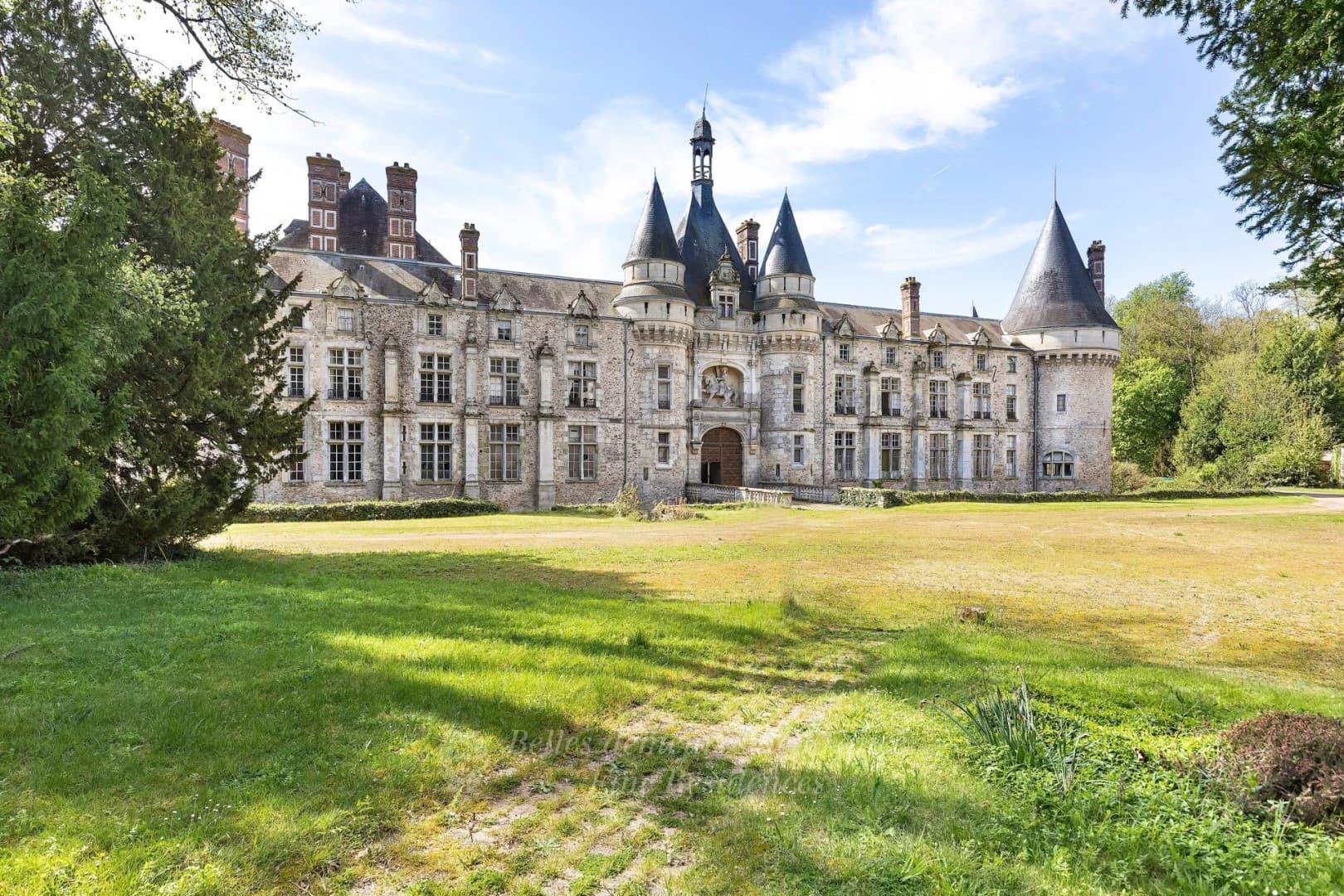 Château d'Esclimont 4000.0 Sqm 50 Bedrooms 3