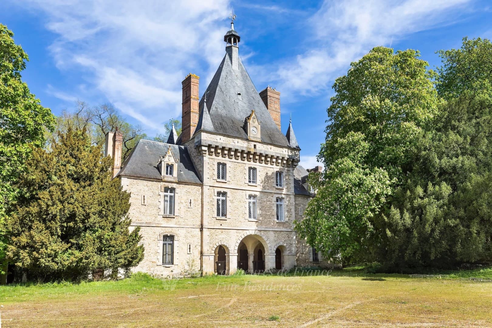 Château d'Esclimont 4000.0 Sqm 50 Bedrooms 4