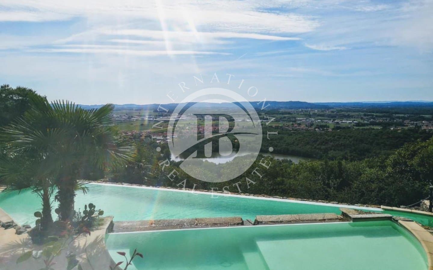 Renovated 17th Century Castle With Panoramic Pool Overlooking Lake Sirio 3