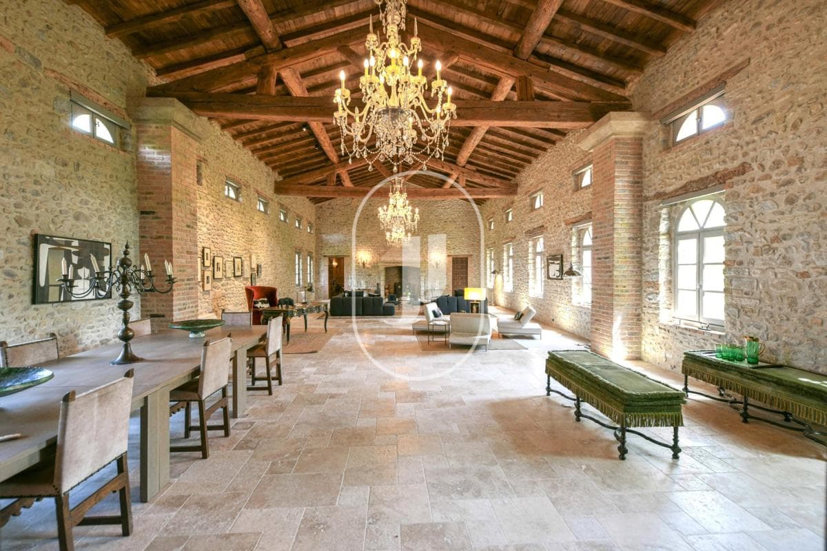 Historic Château with Extensive Grounds and Exceptional Features 4