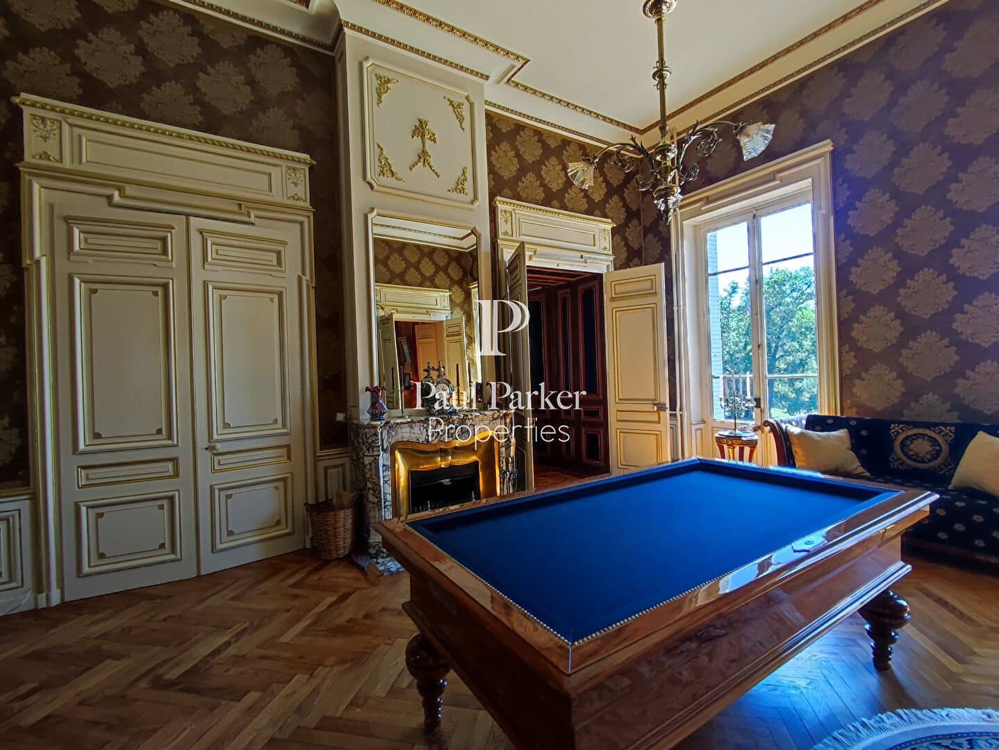 Château Set Within 9 Hectares of Landscaped Grounds 5