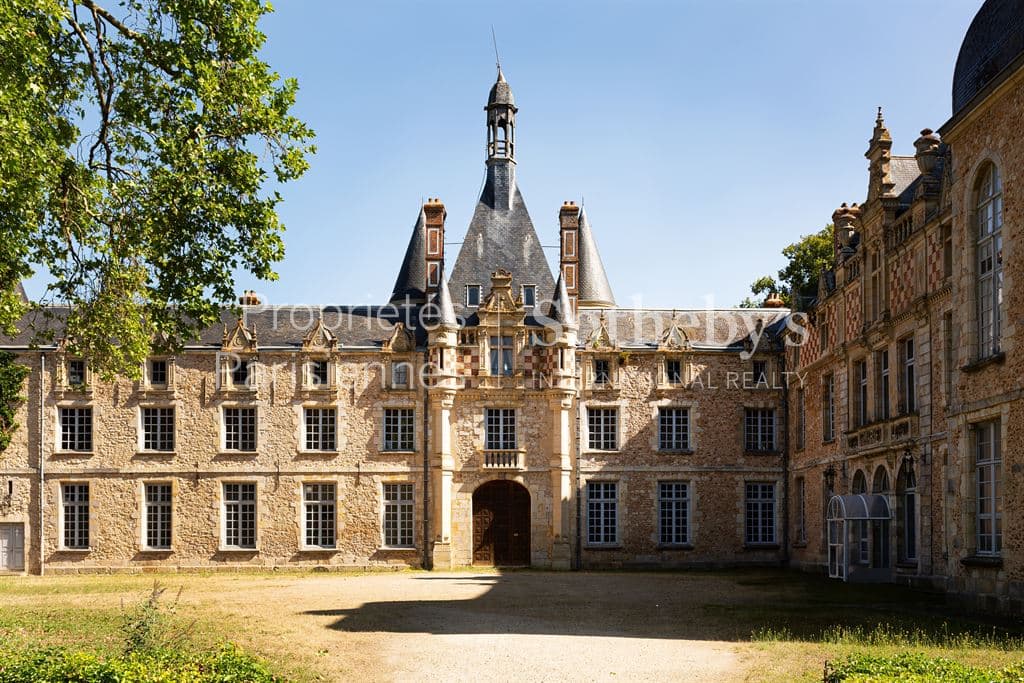 Magnificent 16th Century Château With Development Potential 2