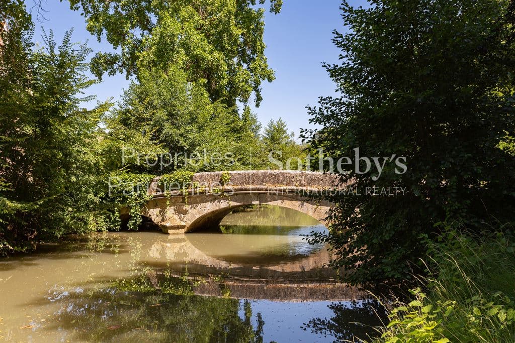 Magnificent 16th Century Château With Development Potential 5