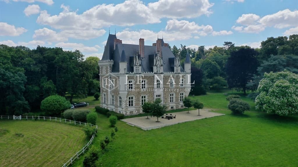 Stunning 19th Century Château With English Style Park And Pond — Château for sale in Mayenne, France