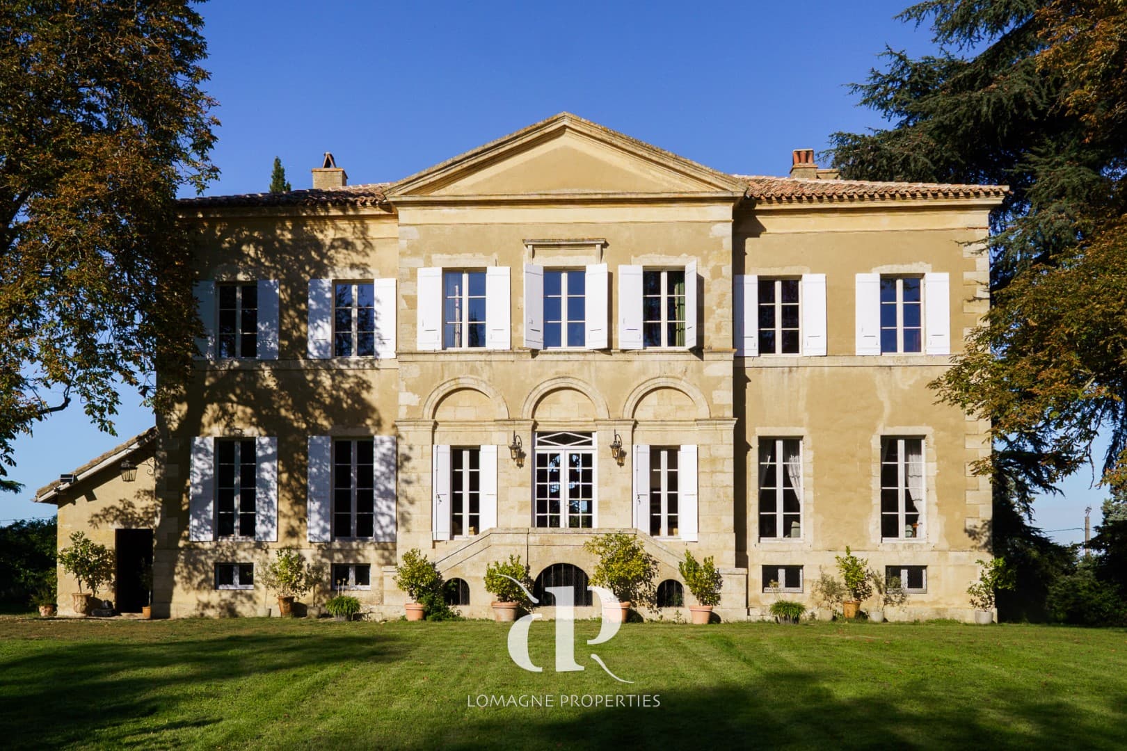 Elegant 19th Century Château With Guest House And Stables — Château for sale in France