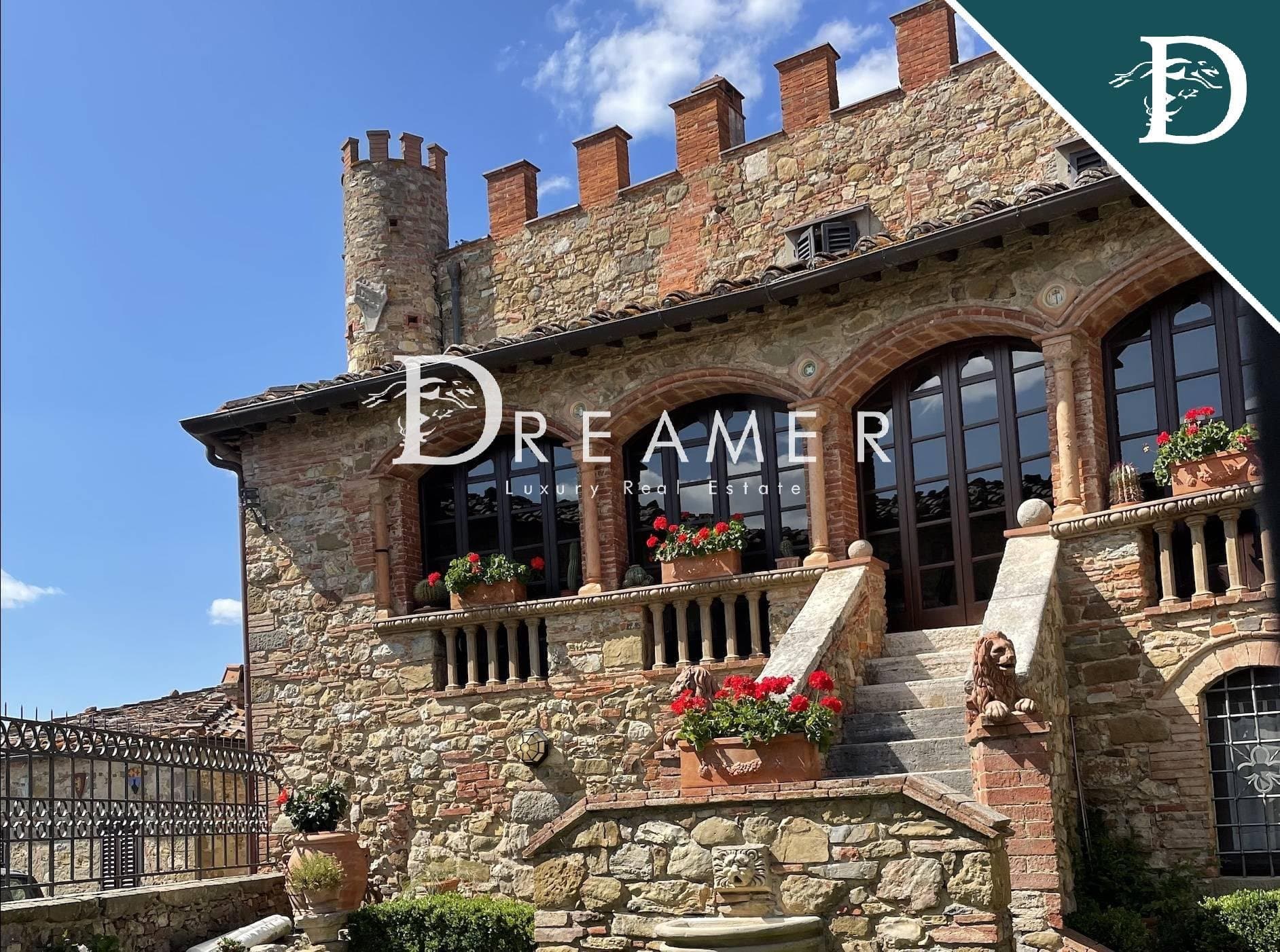 Historic Castle With Pool And Panoramic Terrace In Arezzo — in Italy