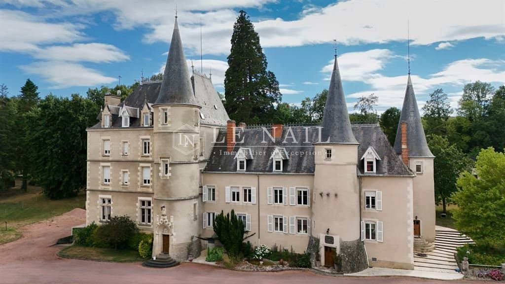 Elegant 19th Century Château With Equestrian Facilities Near Vichy — Château for sale in Allier, France