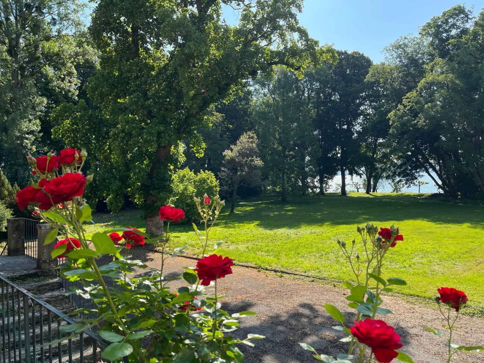 Elegant 18th Century Château With Lake Views And Private Park 3